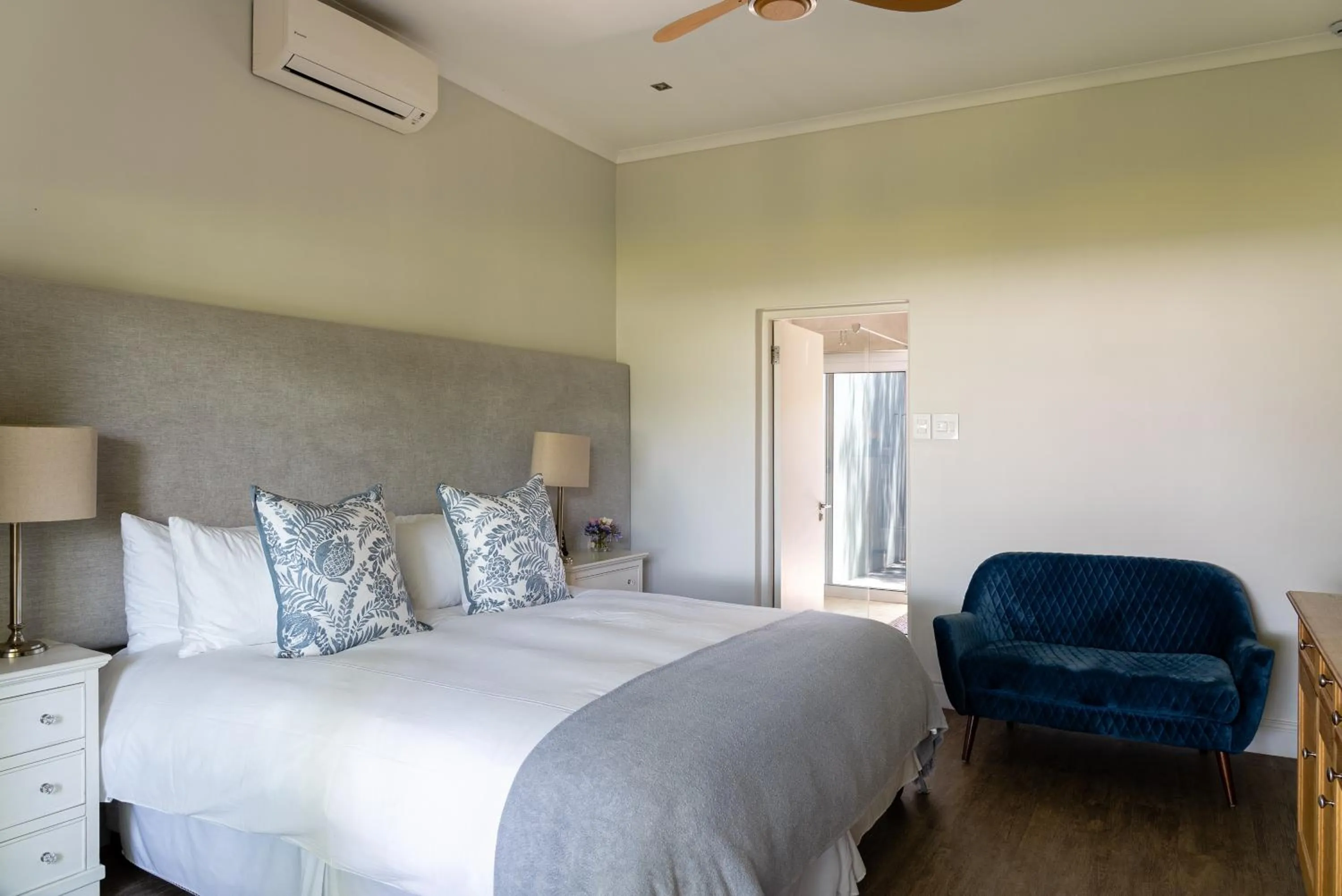 Bedroom, Bed in Angala