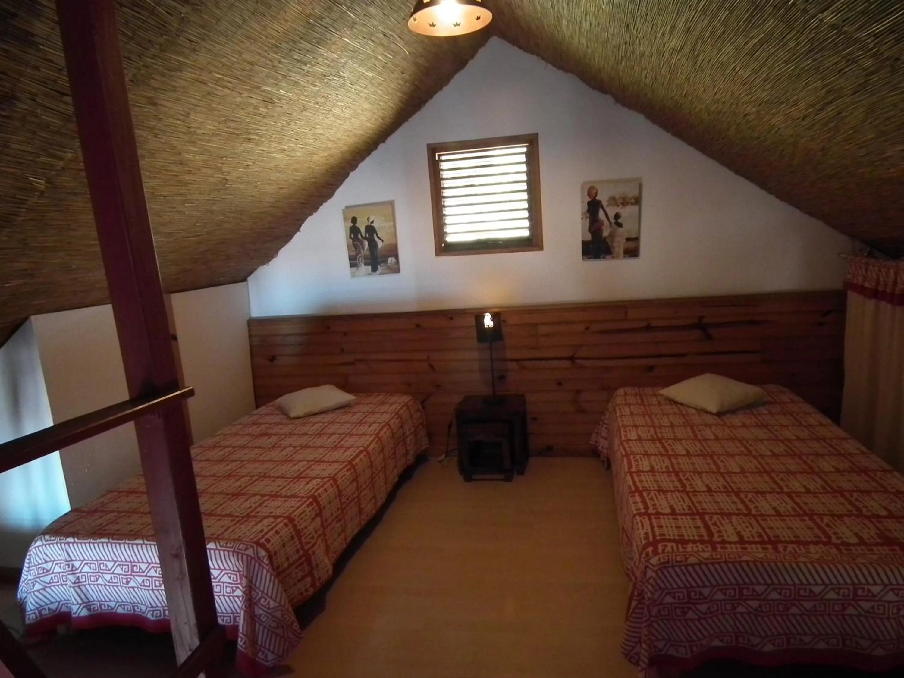 Bedroom, Bed in Le Cardinal des Grands Bleus