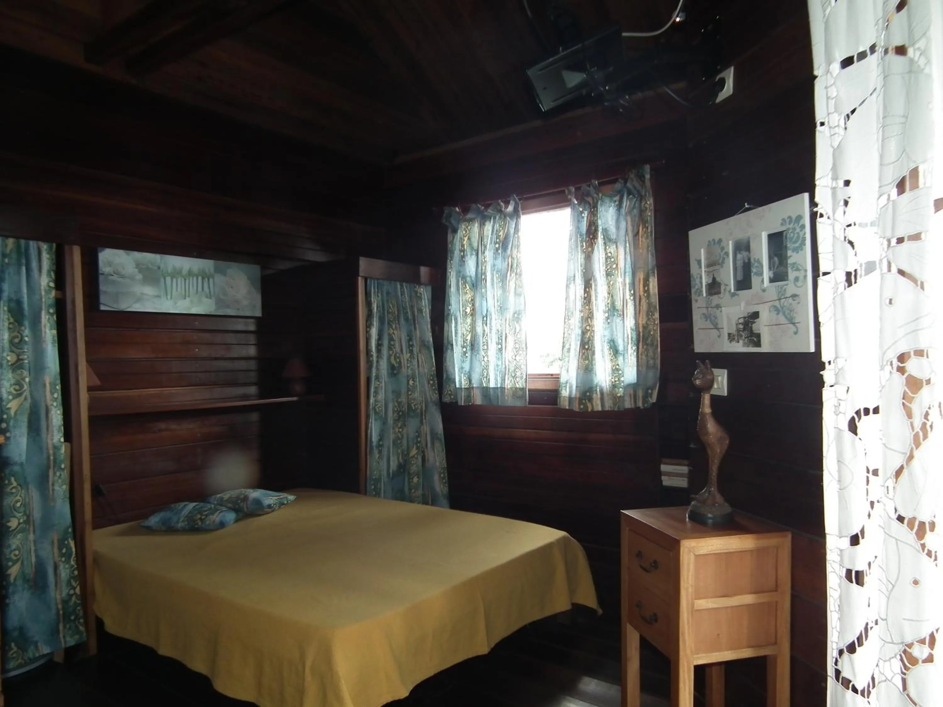 Bed in Le Cardinal des Grands Bleus