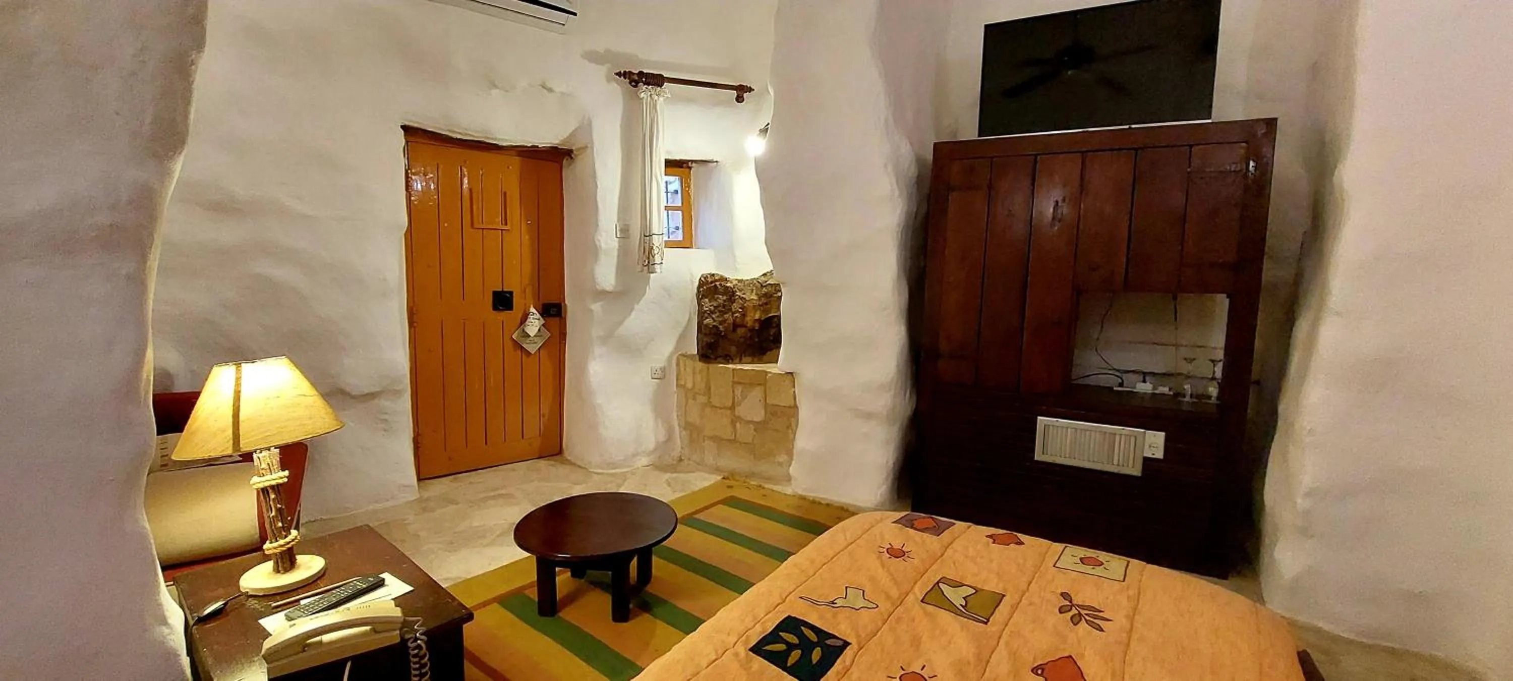 TV and multimedia in Hayat Zaman Hotel And Resort Petra