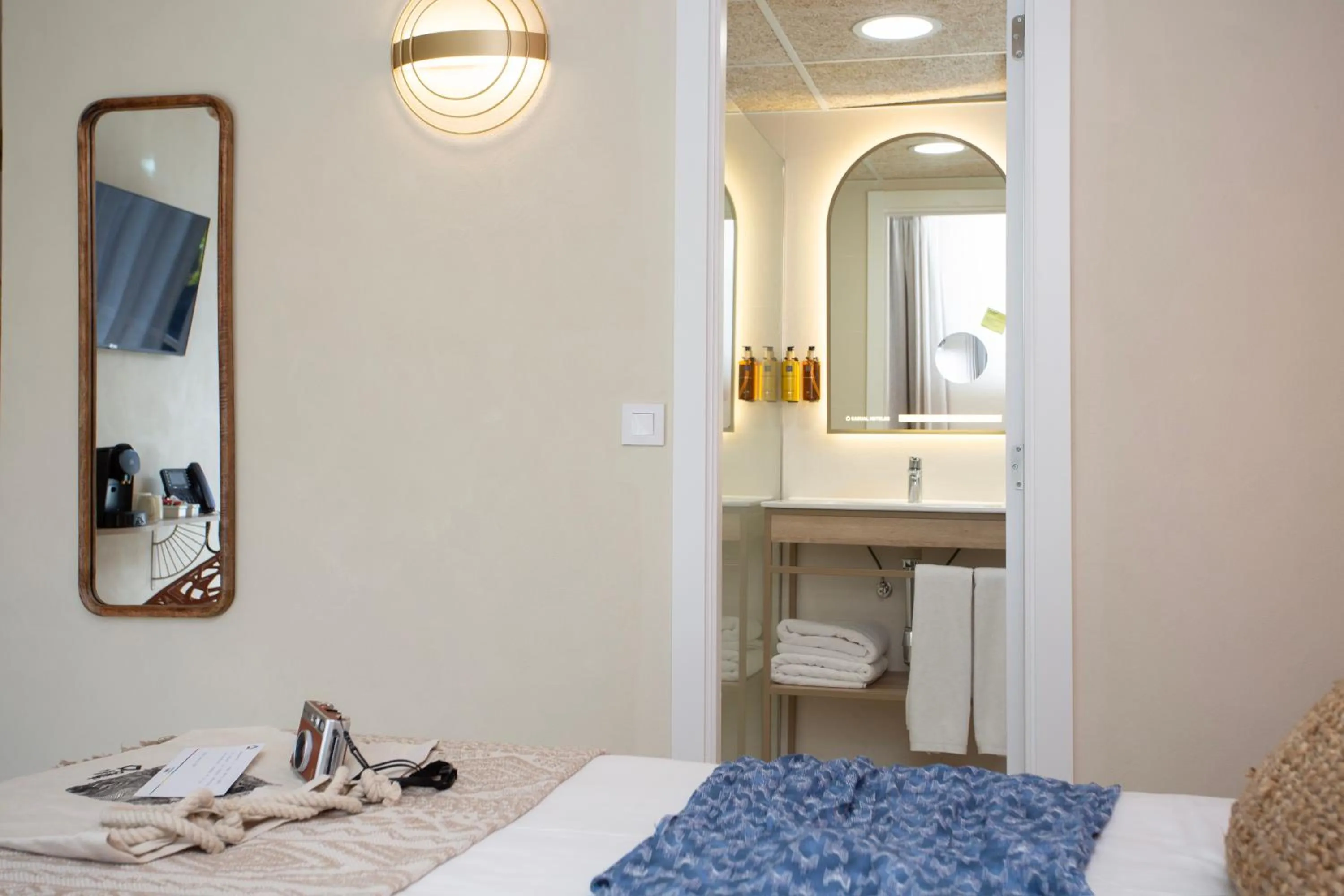 Photo of the whole room, Bed in Casual Bahía Ibiza