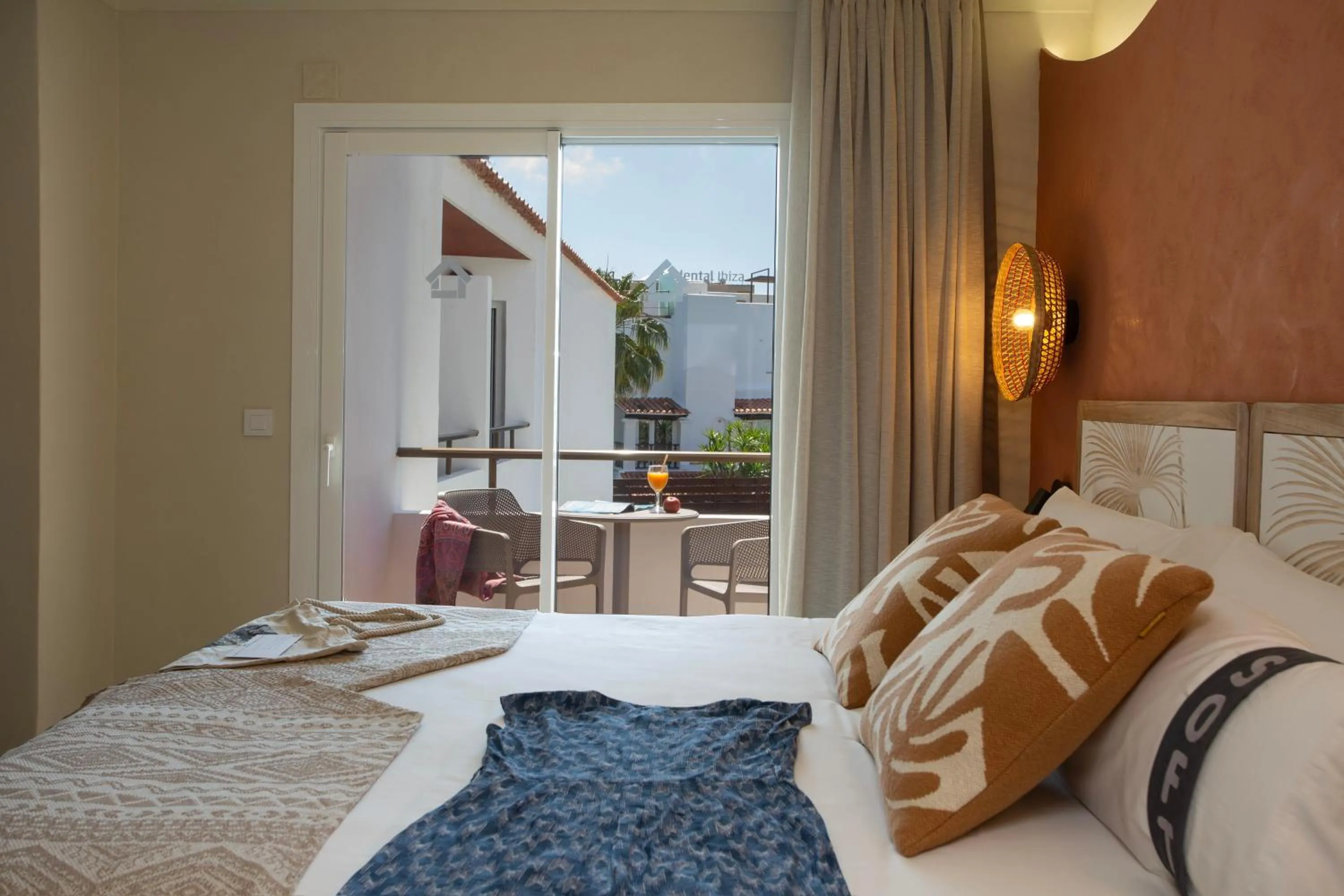 Photo of the whole room, Bed in Casual Bahía Ibiza