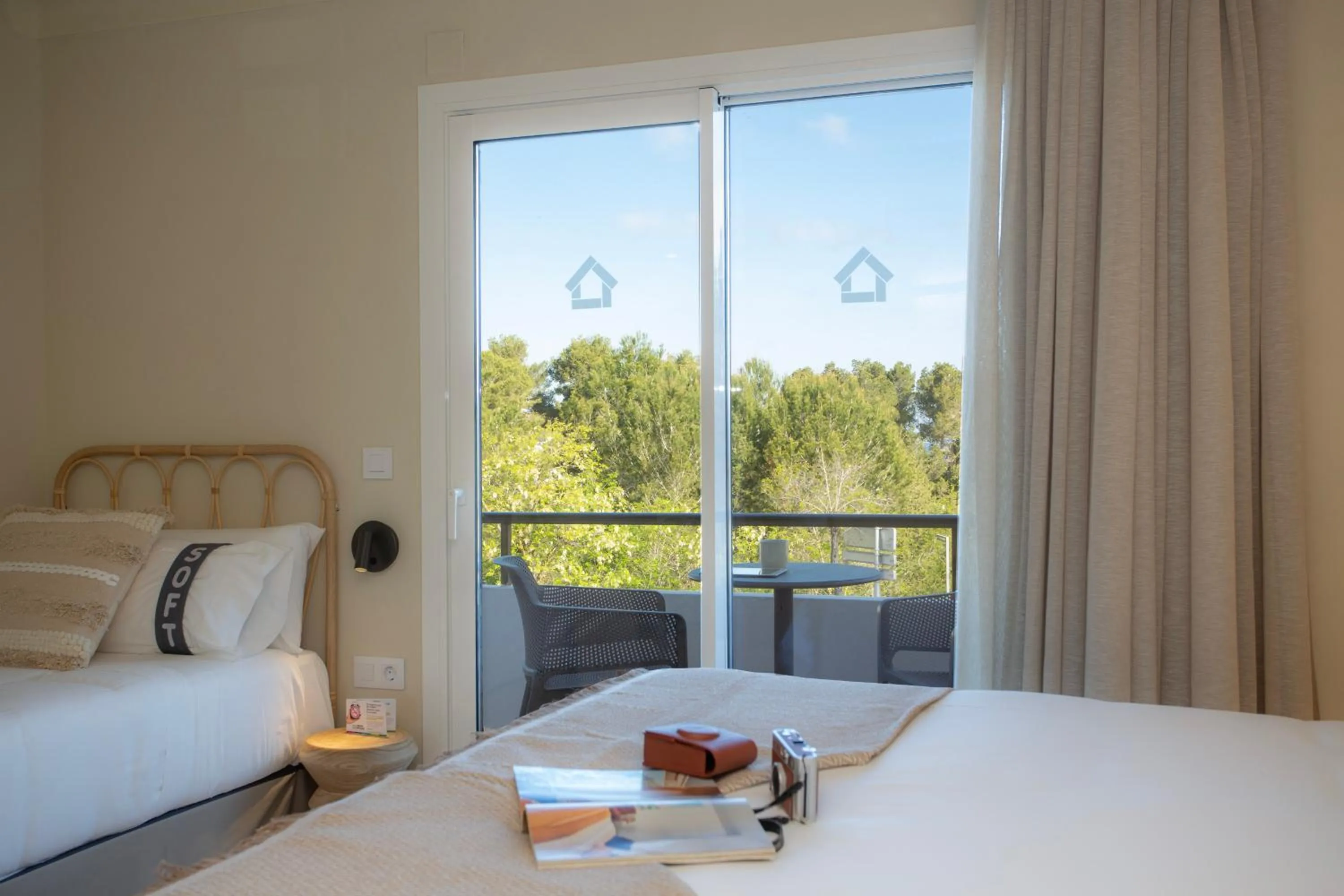 Photo of the whole room, Bed in Casual Bahía Ibiza