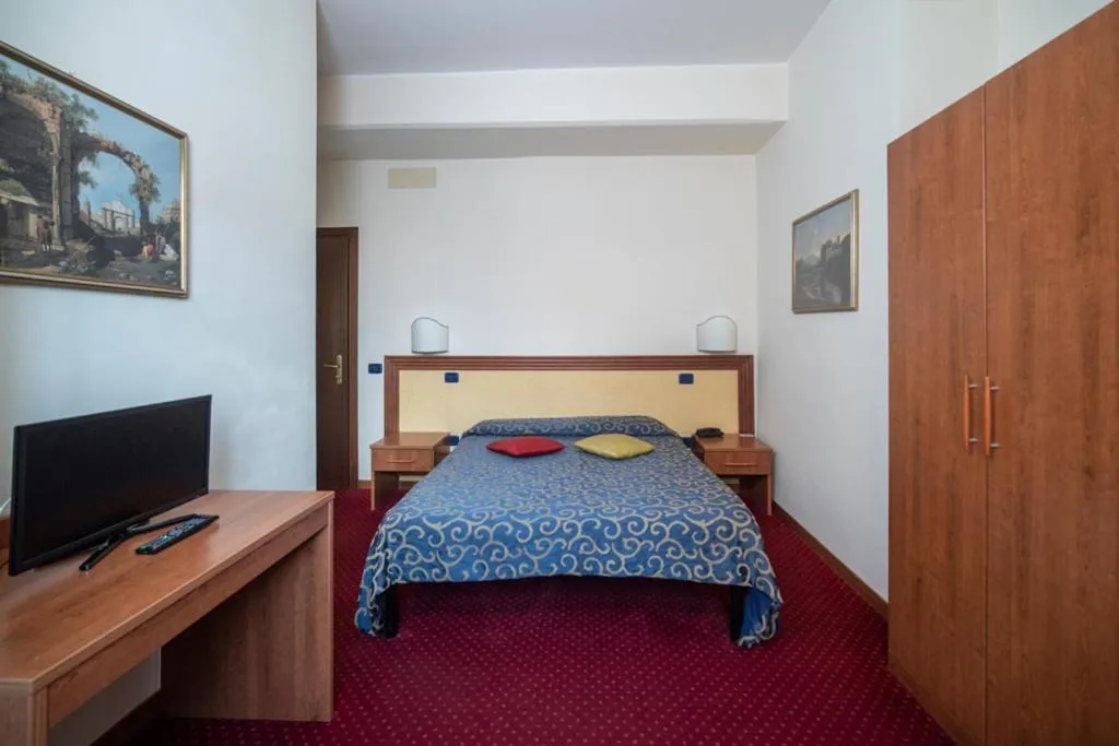 Bed in Hotel Italia & Lombardi