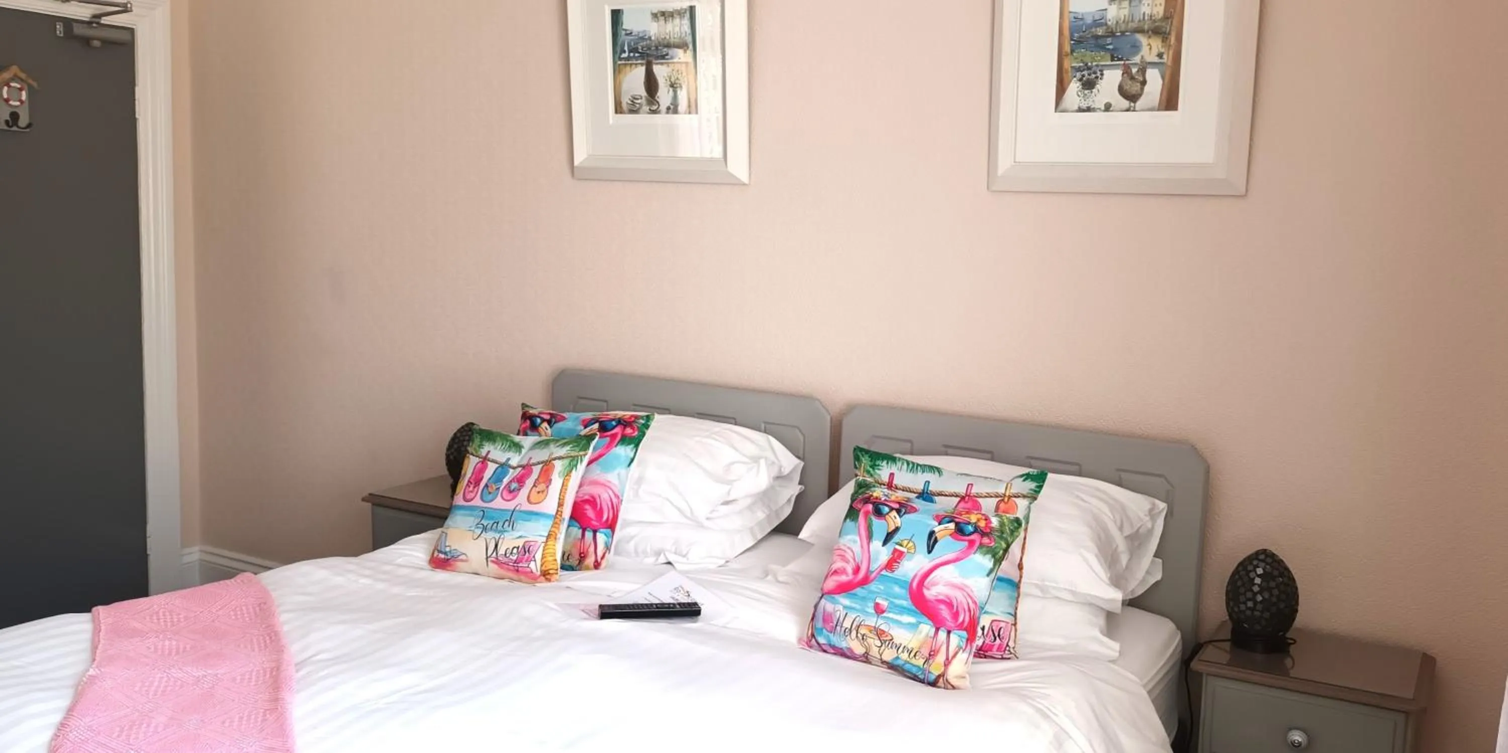 Property building, Bed in The Rosscourt