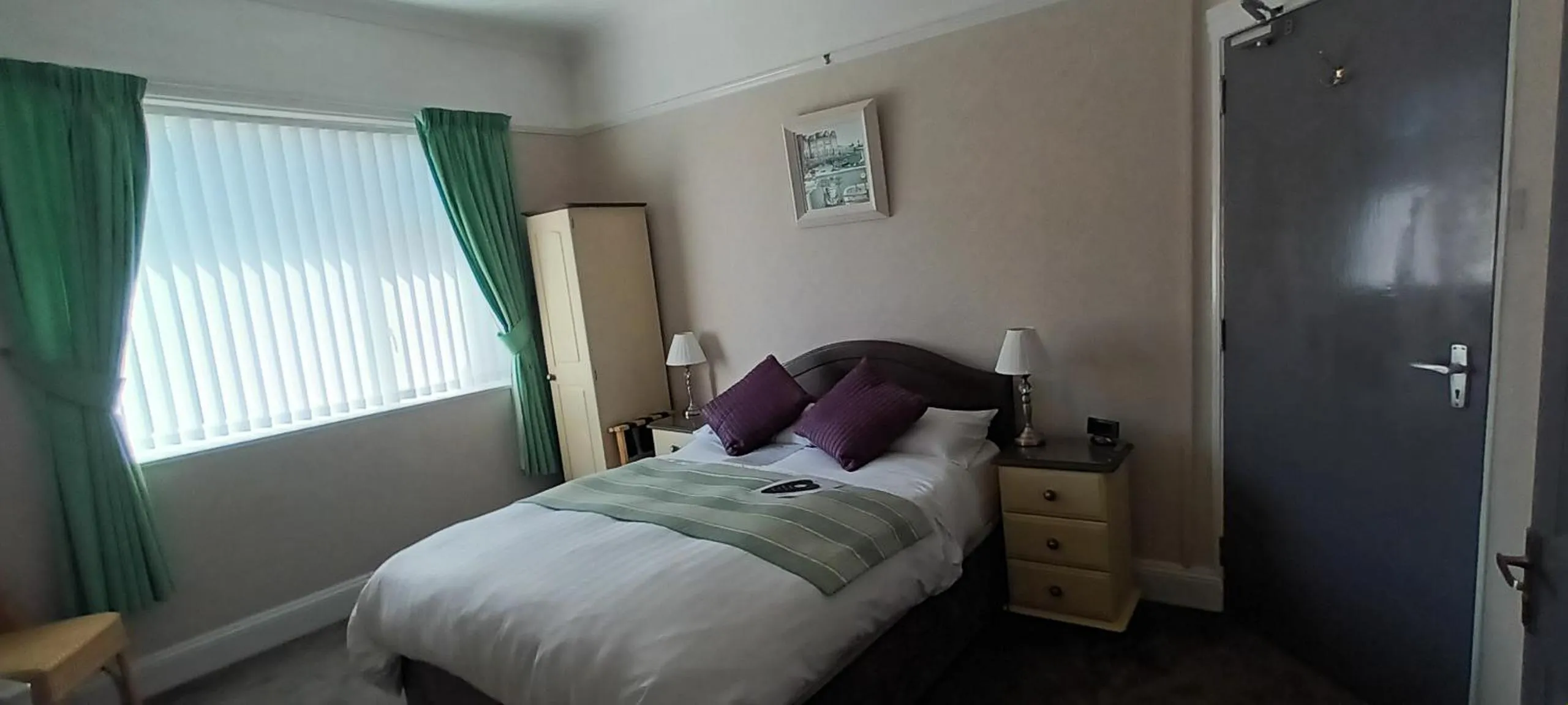 Property building, Bed in The Rosscourt