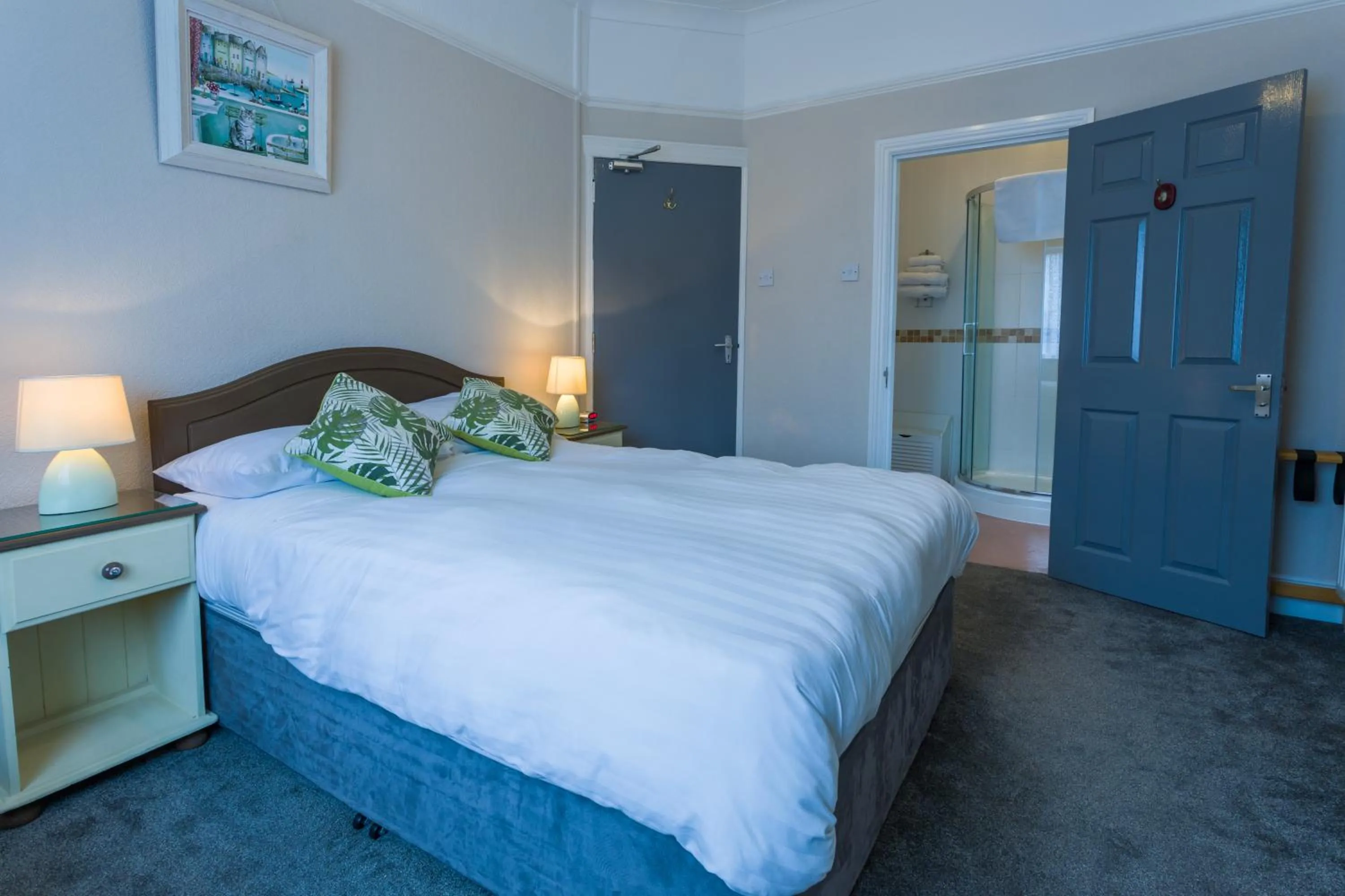 Photo of the whole room, Bed in The Rosscourt