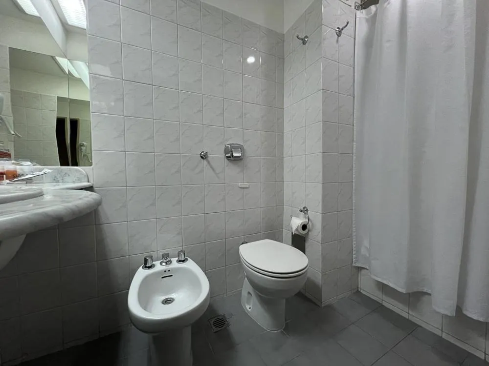 Bathroom in Comodoro Hotel
