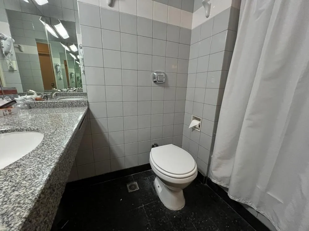 Bathroom in Comodoro Hotel