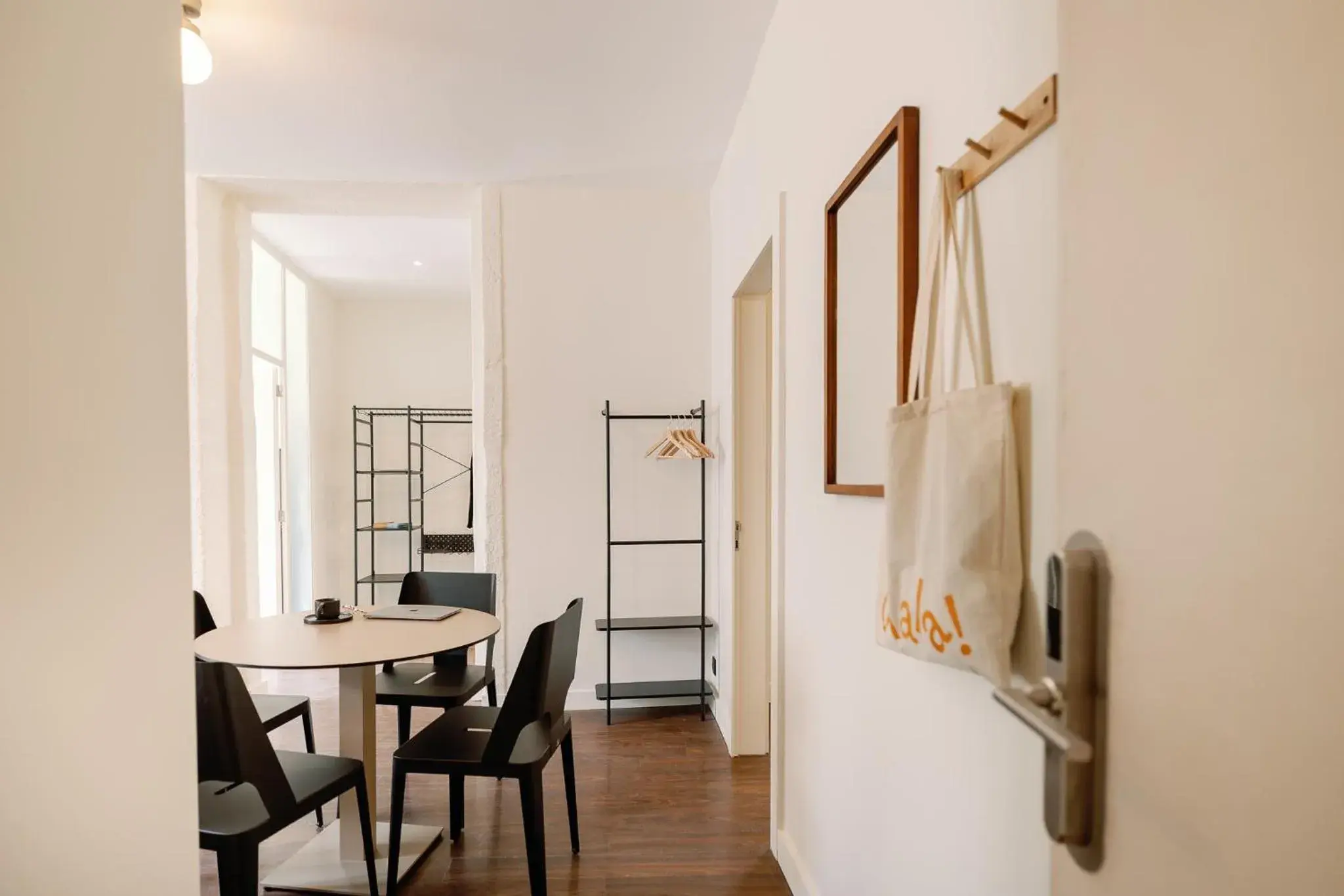 Cosme Apartments by Olala Homes Cosme Apartments by Olala Homes