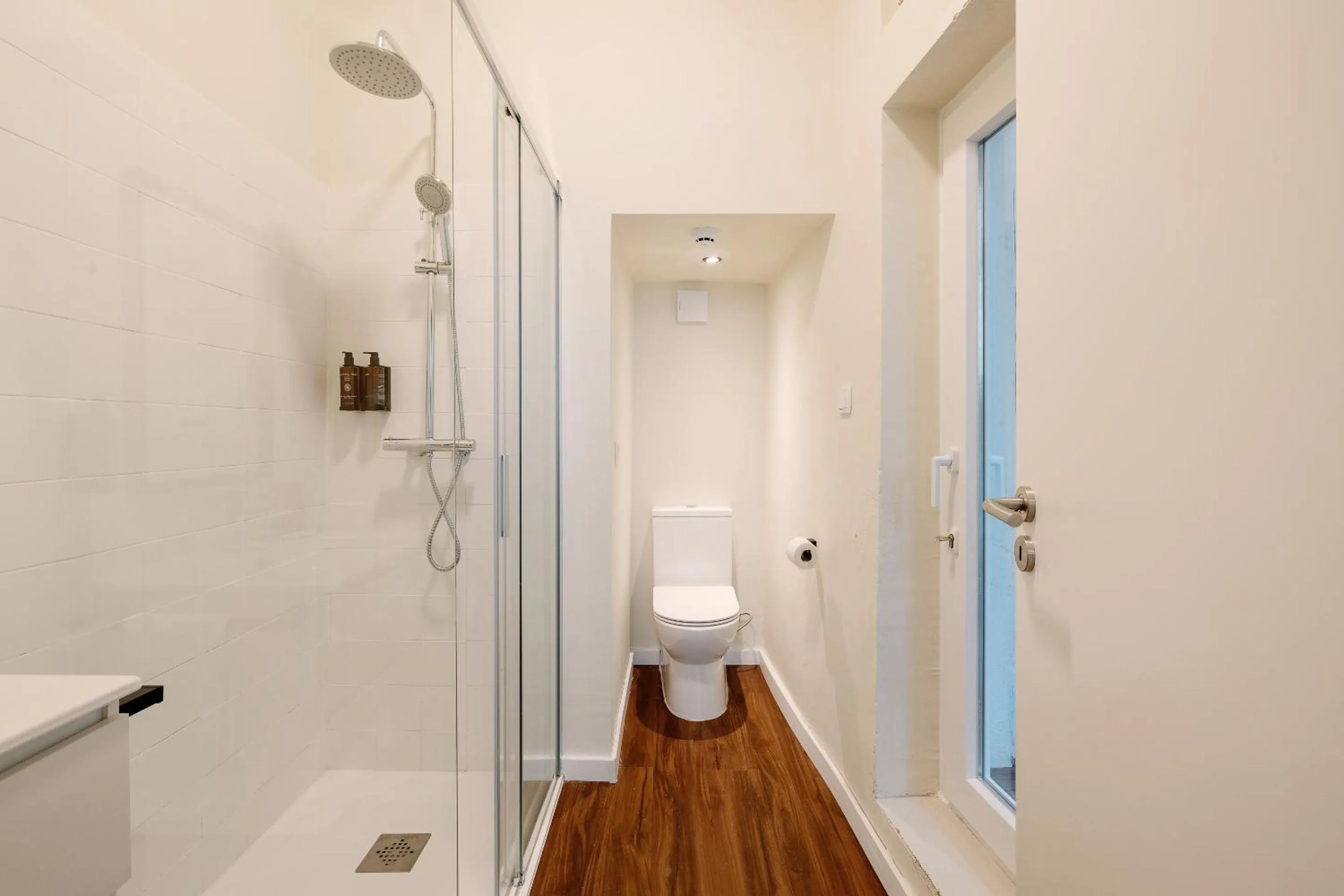 Bathroom in Cosme Apartments by Olala Homes