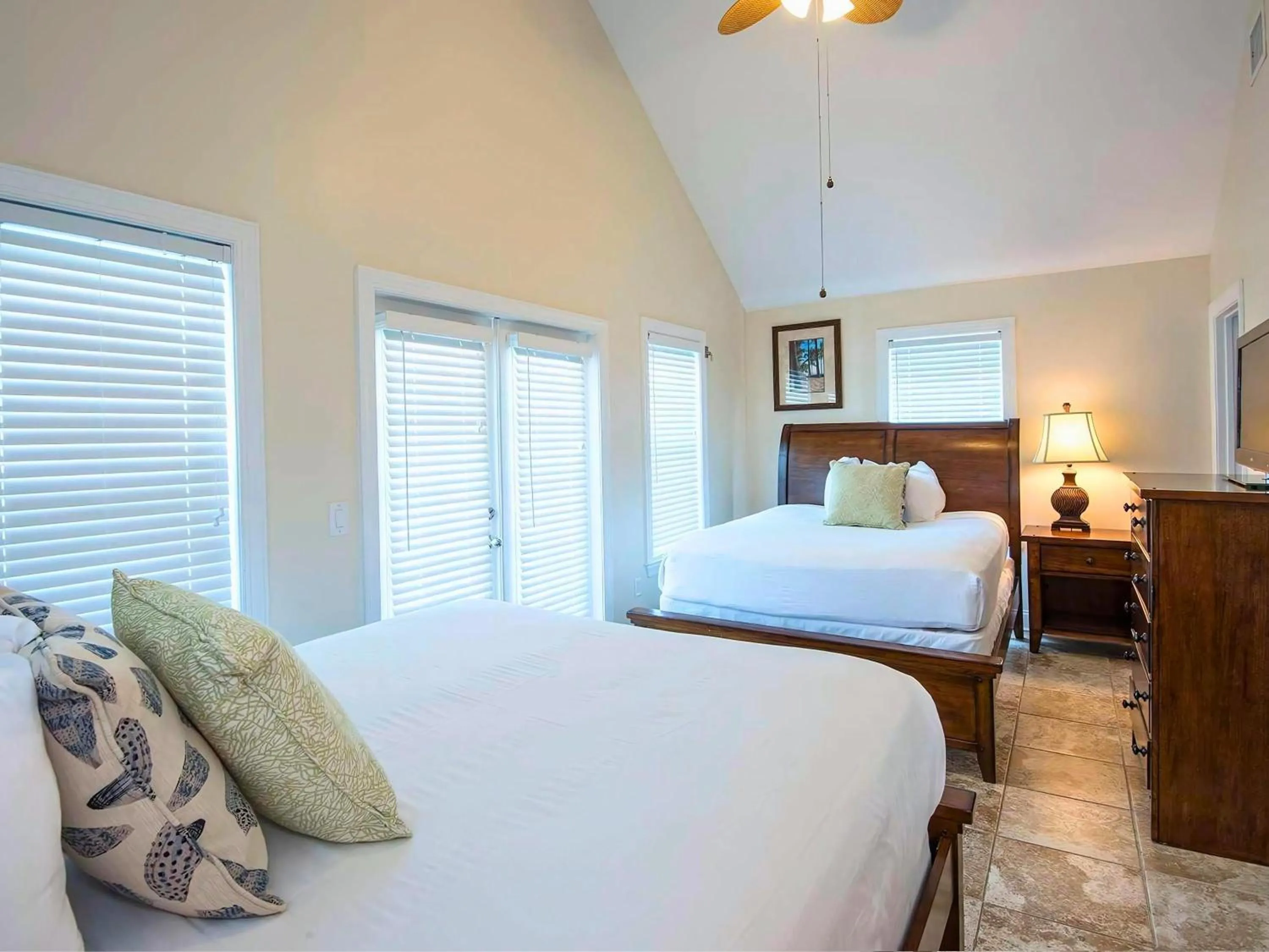 Photo of the whole room, Bed in Hawks Cay Resort