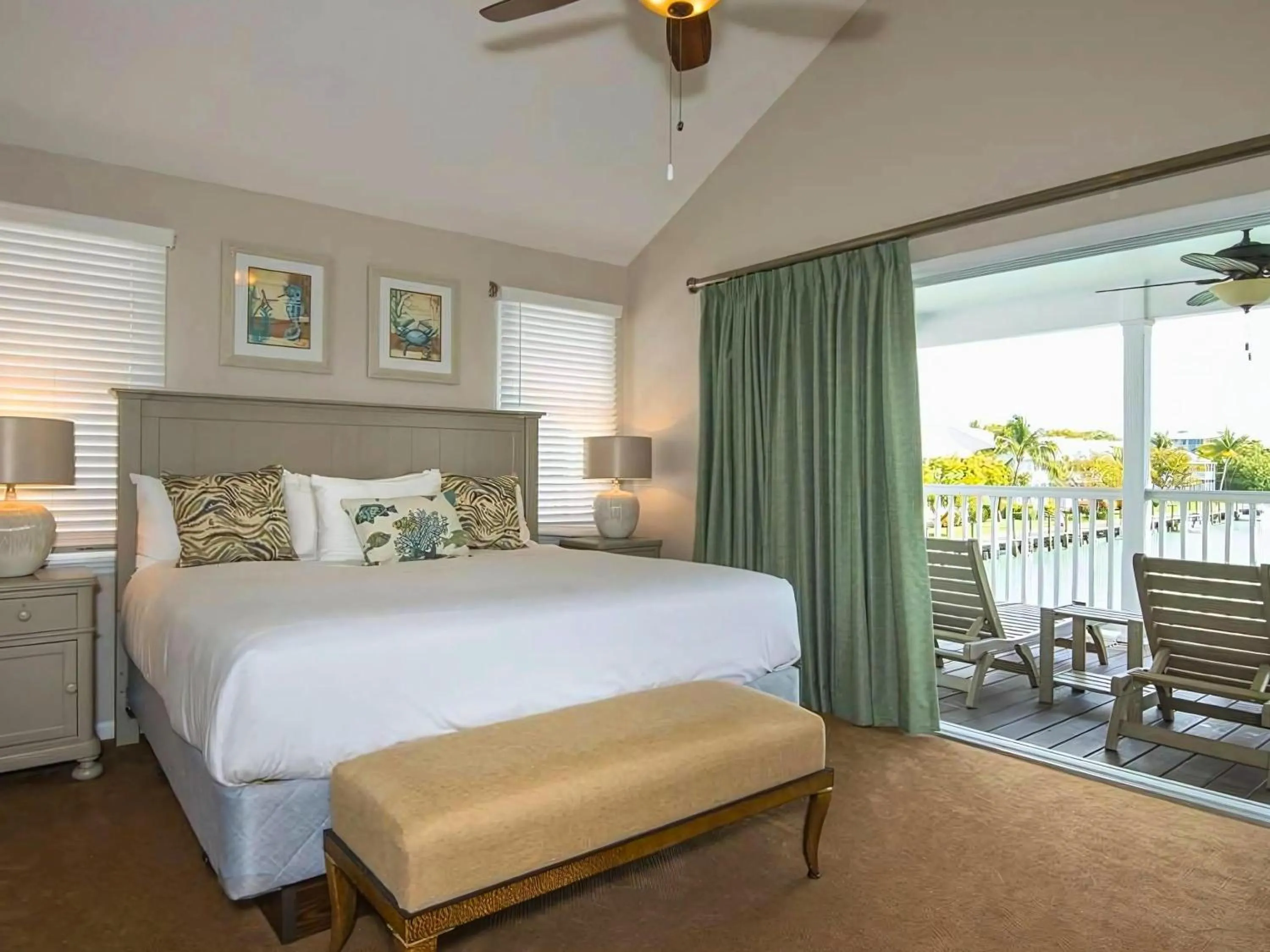 Photo of the whole room, Bed in Hawks Cay Resort
