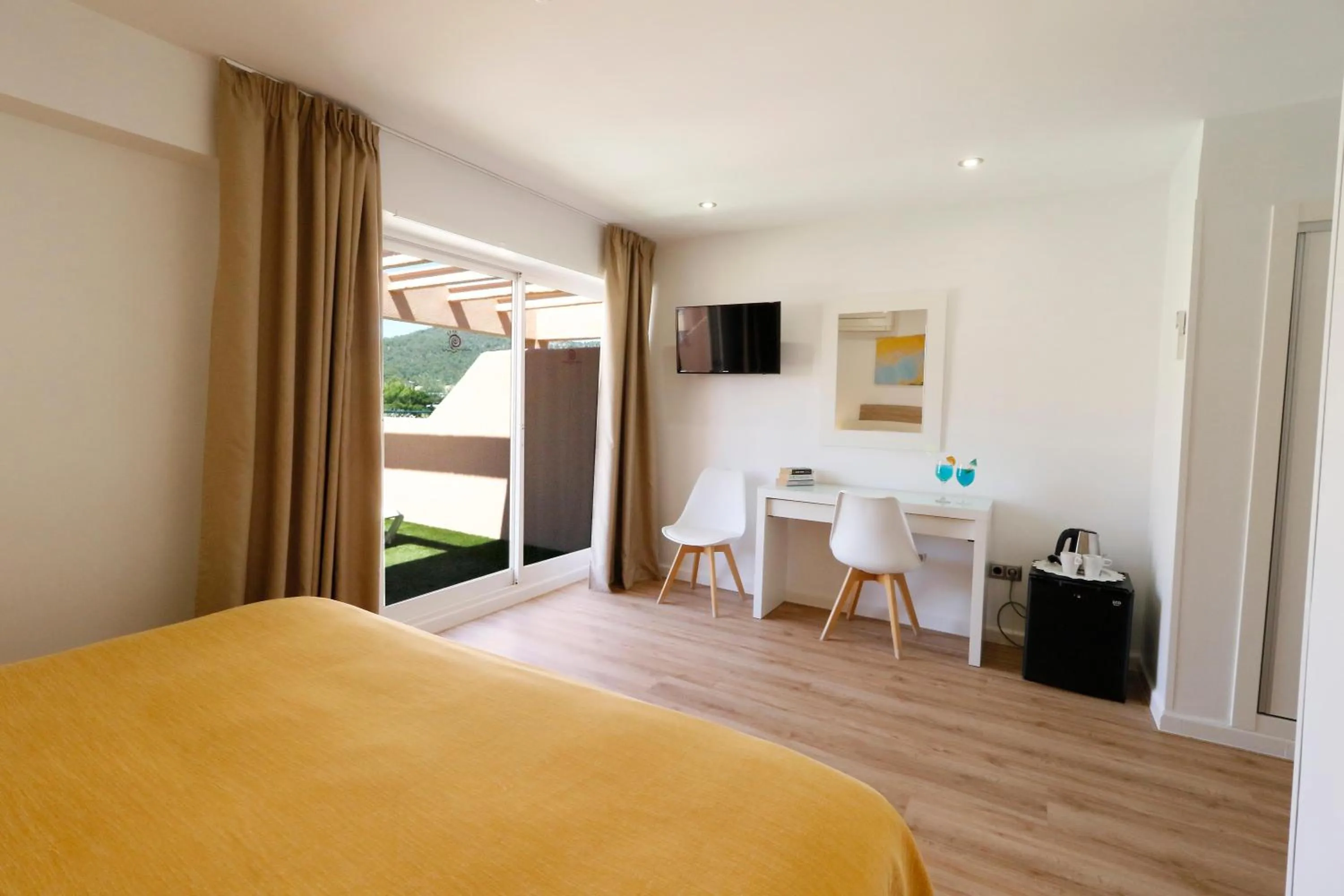 Photo of the whole room, Bed in Hotel Gabarda