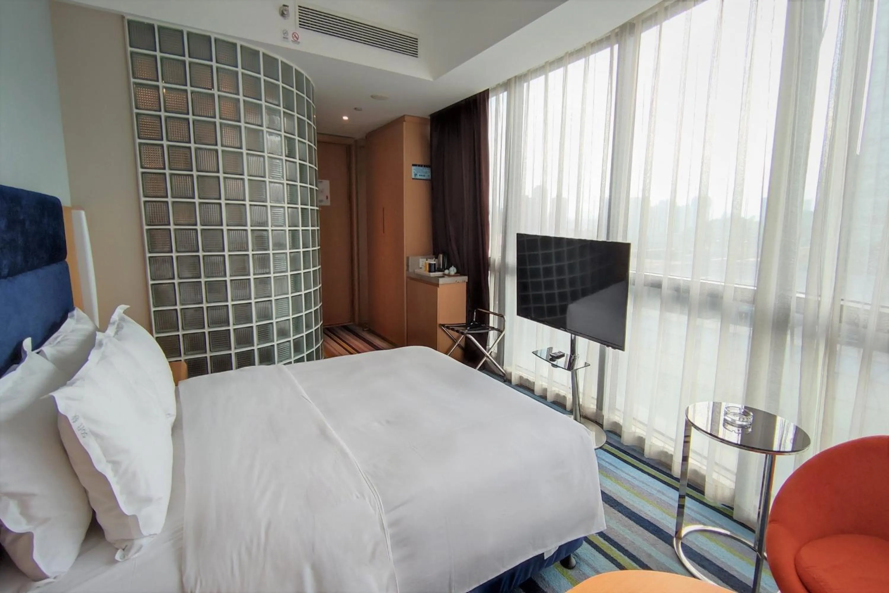 Photo of the whole room in Holiday Inn Express Fuzhou Downtown by IHG