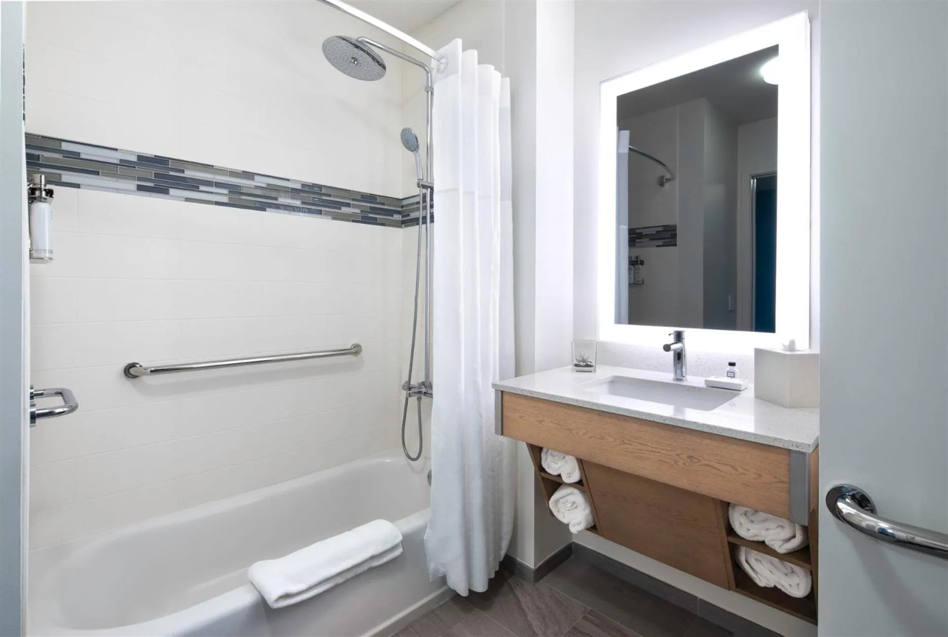Bathroom in EVEN Hotel Miami - Airport by IHG