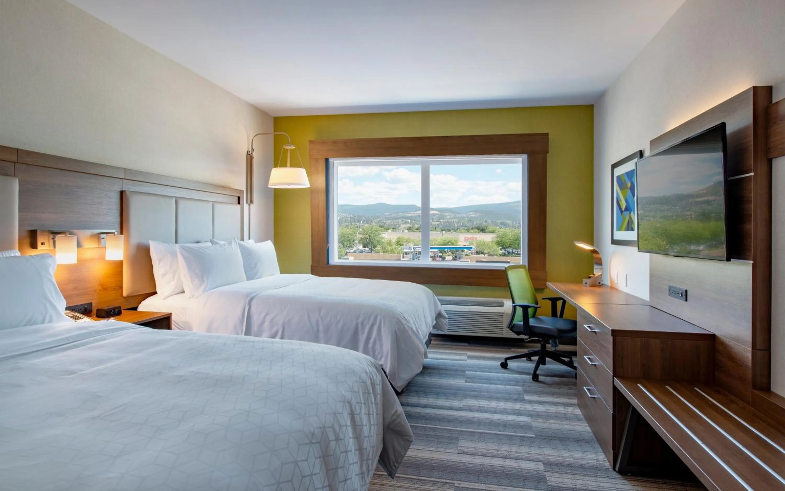 Photo of the whole room, Bed in Holiday Inn Express & Suites Kelowna - East by IHG