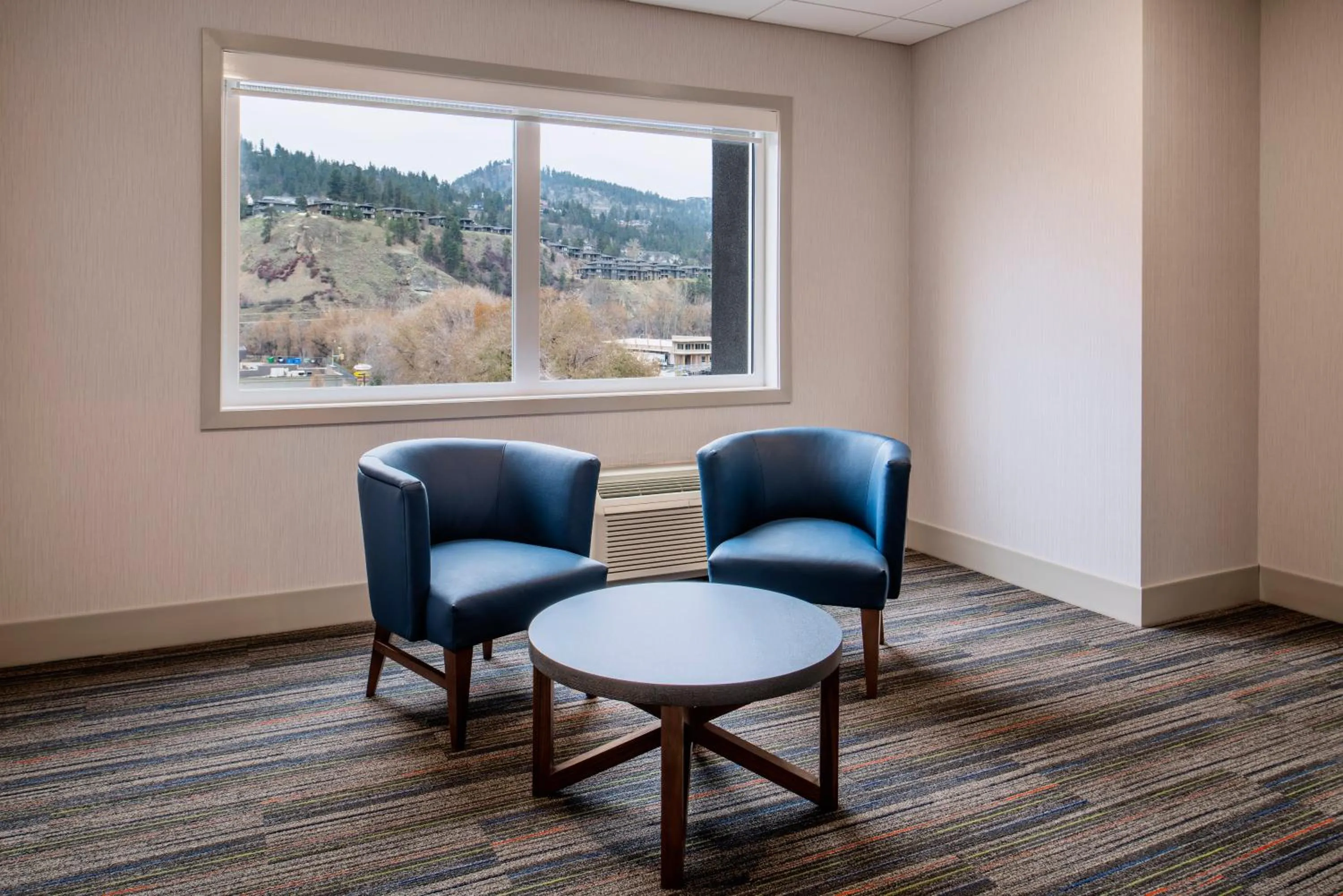 Property building in Holiday Inn Express & Suites Kelowna - East by IHG