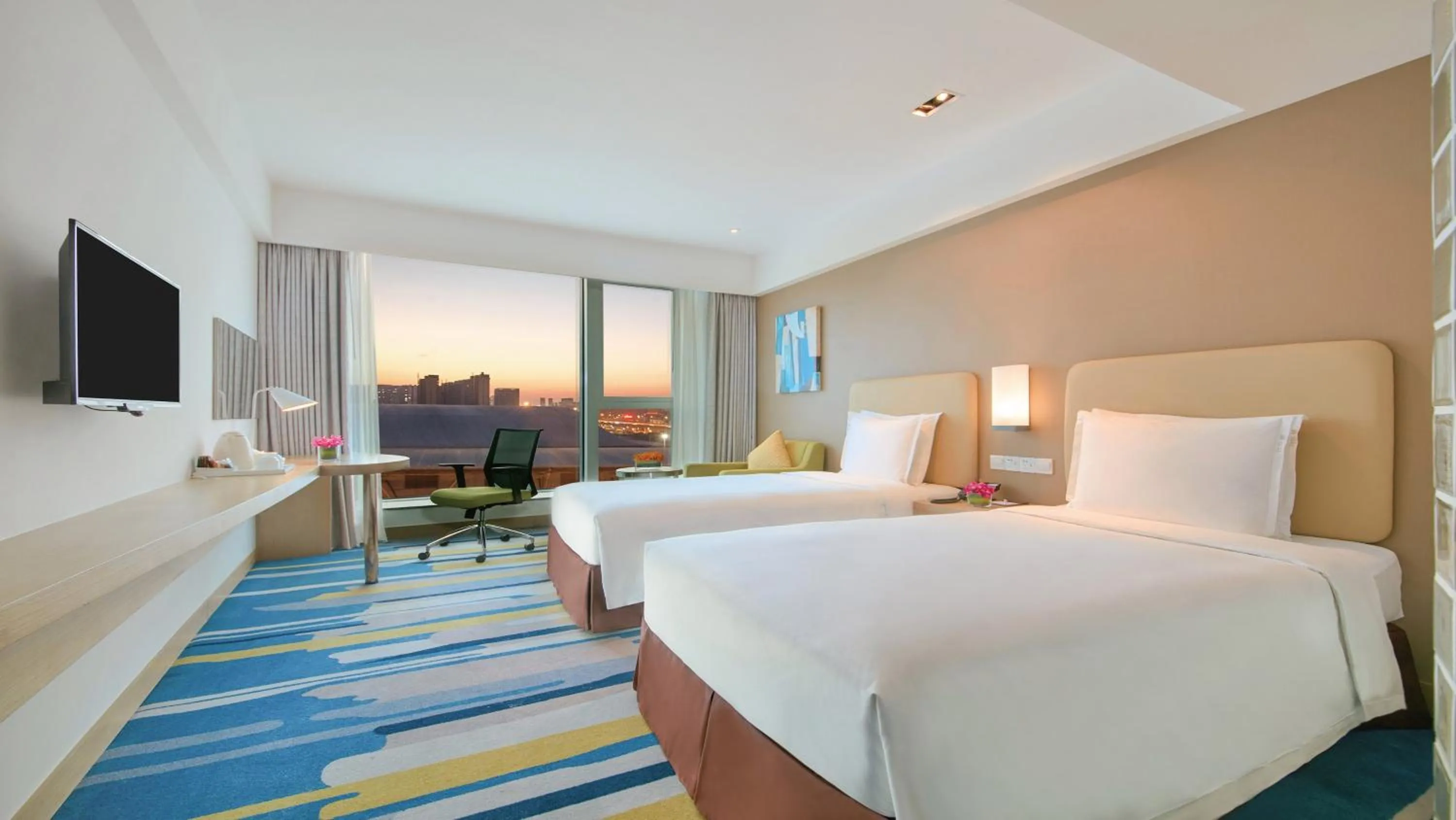 Photo of the whole room, Bed in Holiday Inn Express Hangzhou Gongshu by IHG