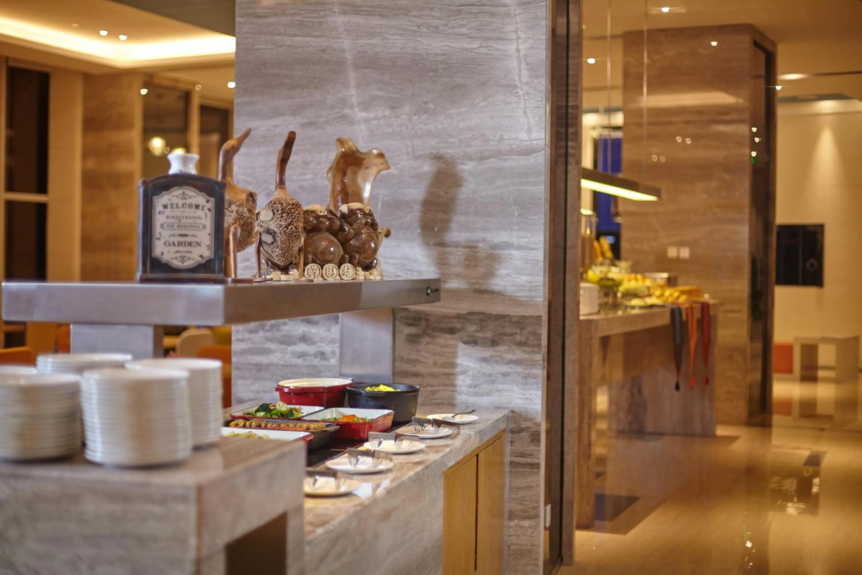 Restaurant/places to eat in Holiday Inn Express Hangzhou Gongshu by IHG