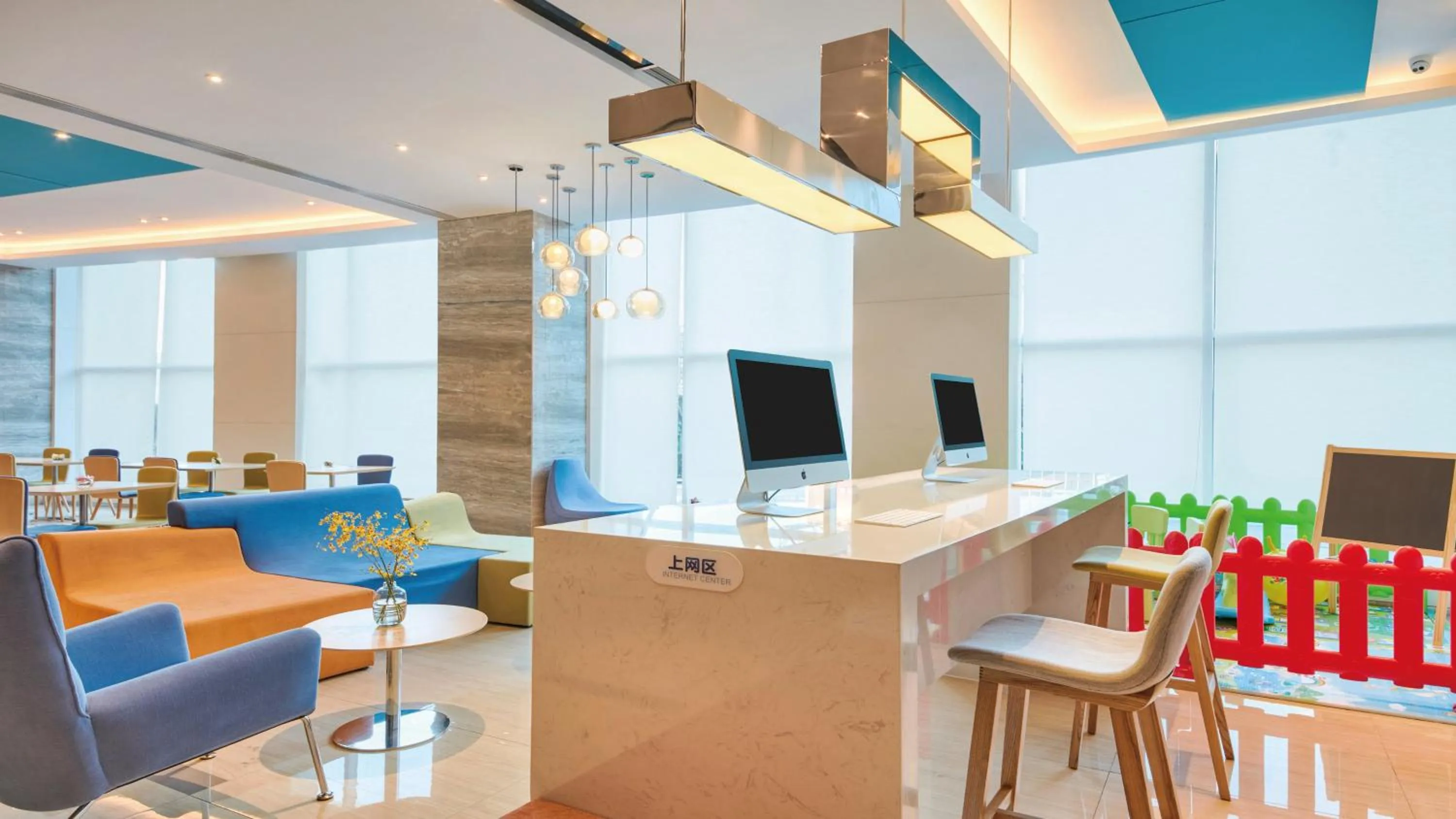 Restaurant/places to eat in Holiday Inn Express Hangzhou Gongshu by IHG