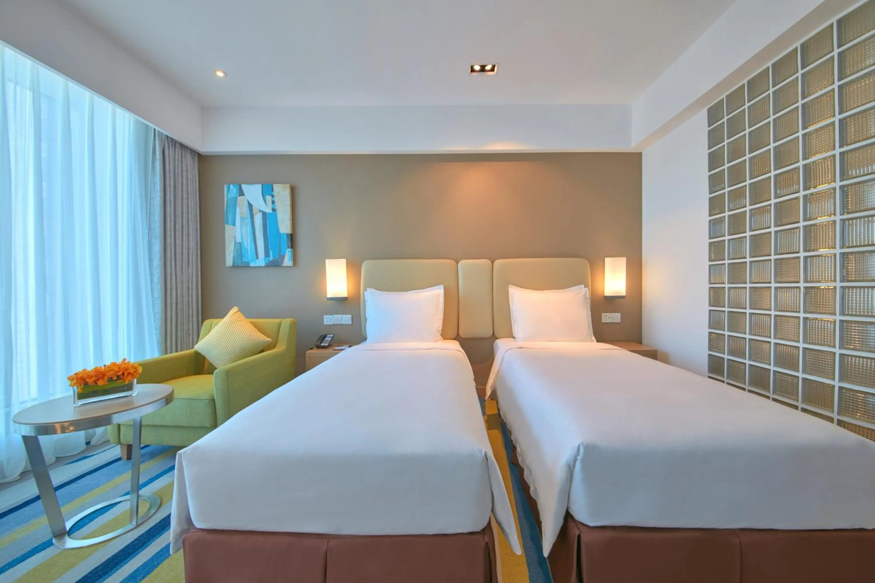 Photo of the whole room, Bed in Holiday Inn Express Hangzhou Gongshu by IHG