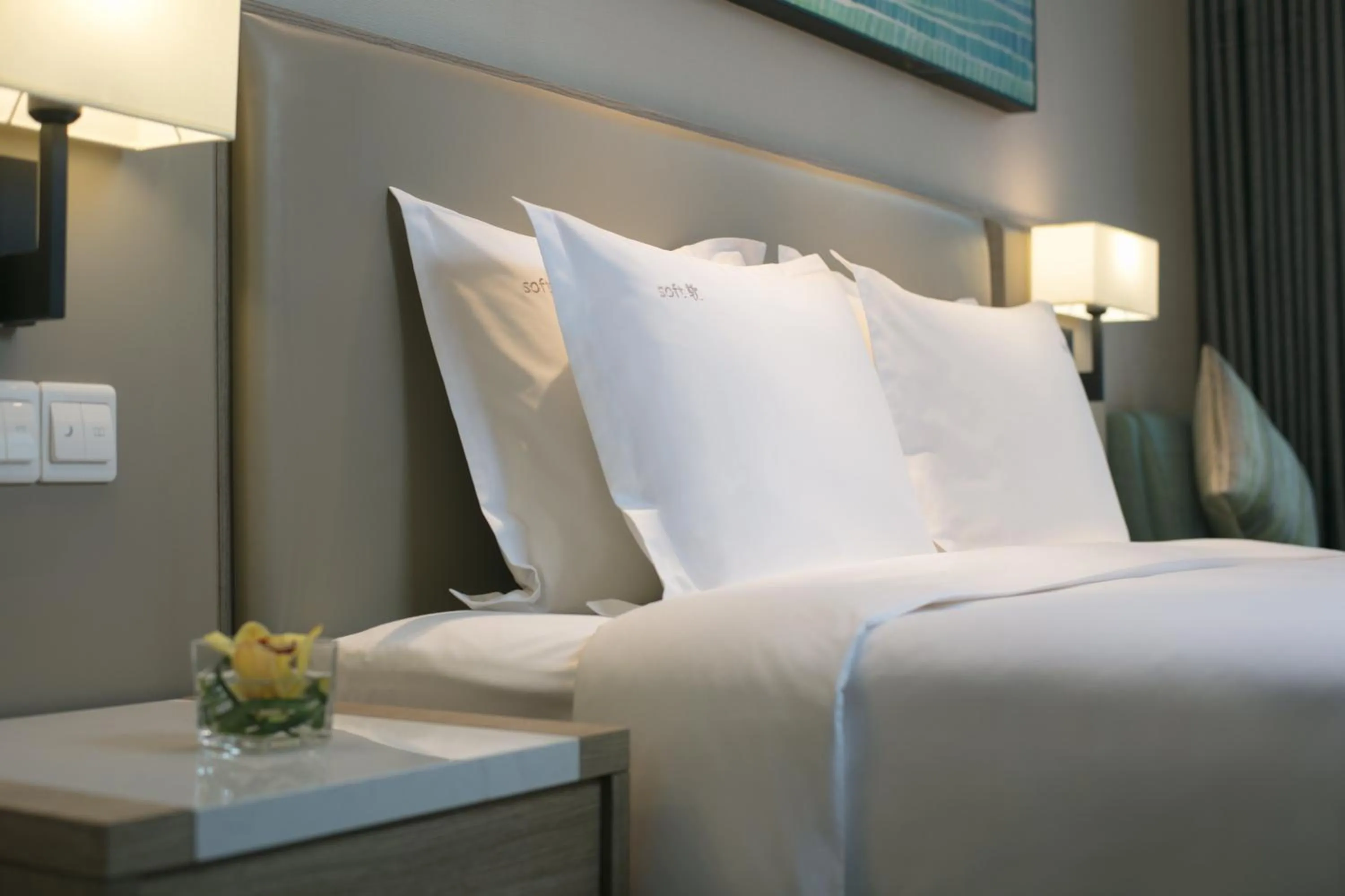 Photo of the whole room, Bed in Holiday Inn Hangzhou Gongshu by IHG