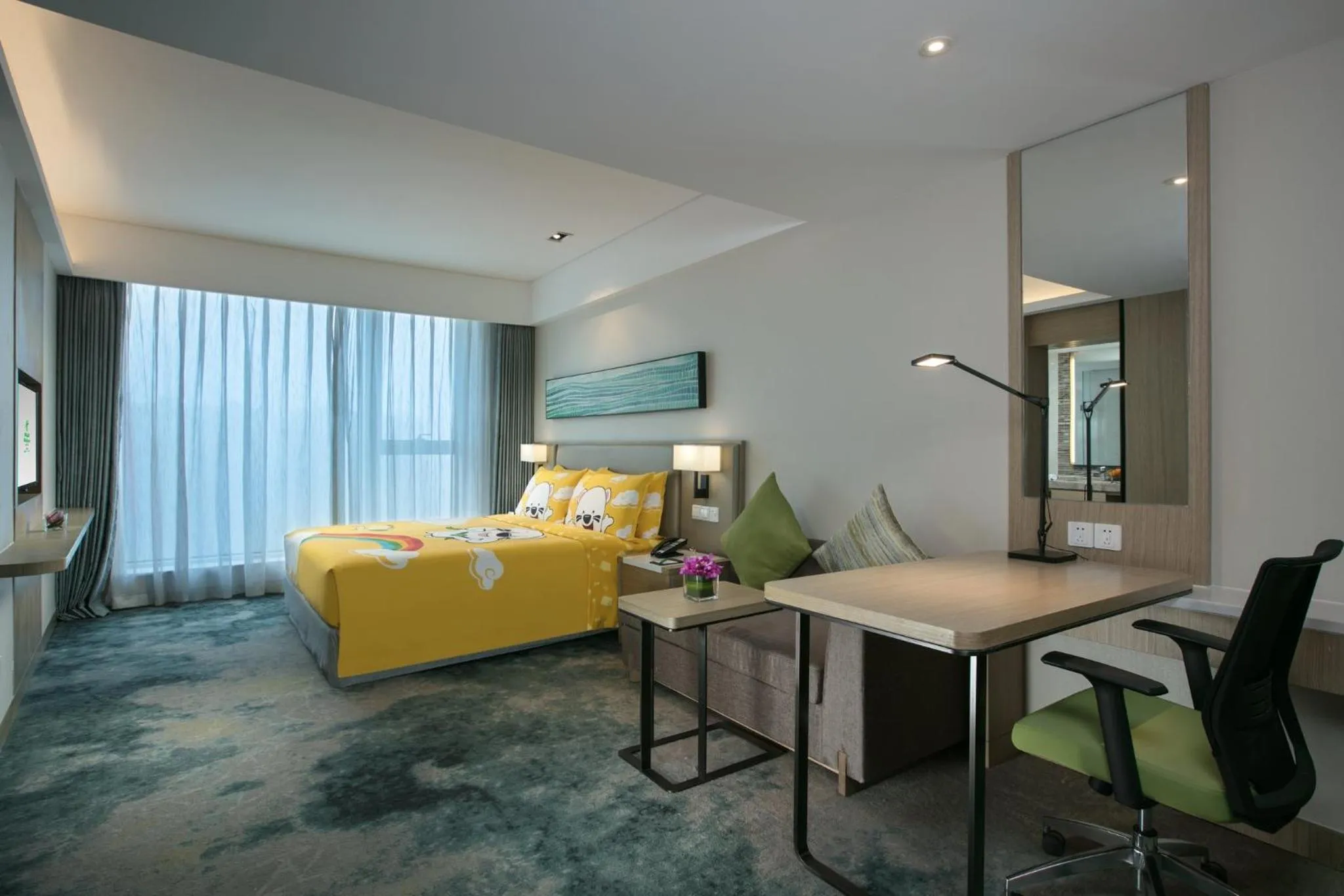 Photo of the whole room, Bed in Holiday Inn Hangzhou Gongshu by IHG