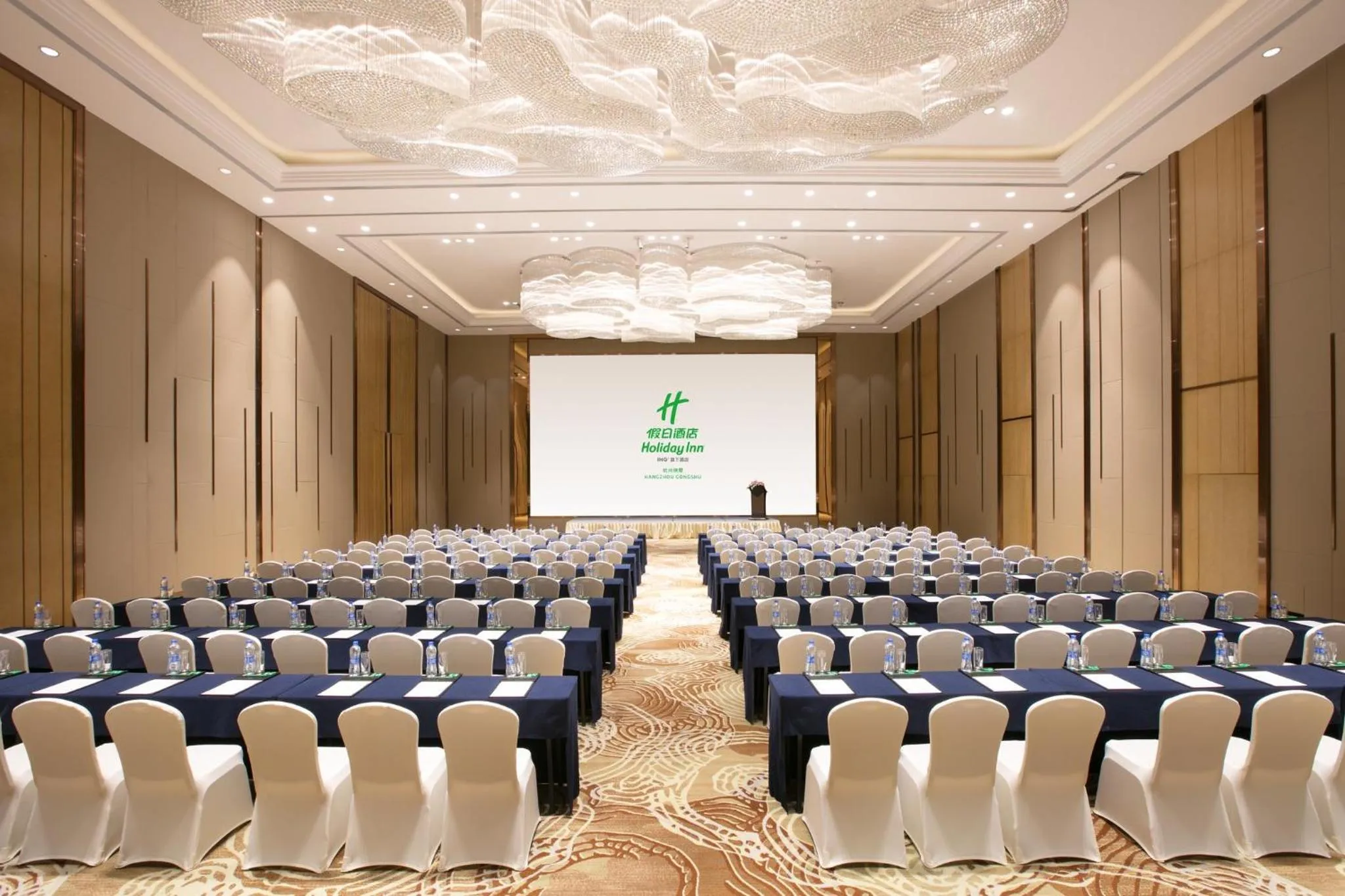 Meeting/conference room in Holiday Inn Hangzhou Gongshu by IHG