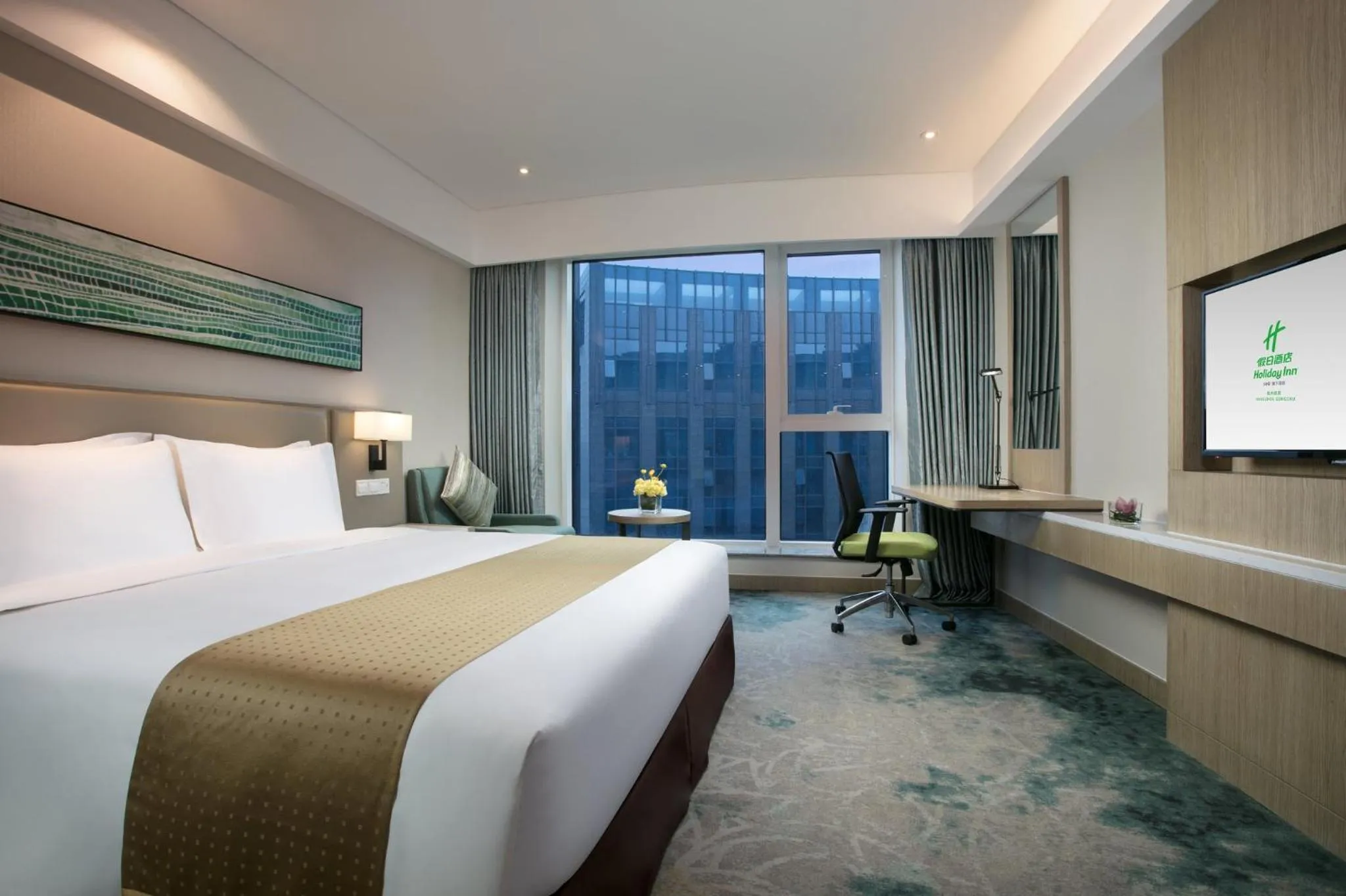 Photo of the whole room, Bed in Holiday Inn Hangzhou Gongshu by IHG