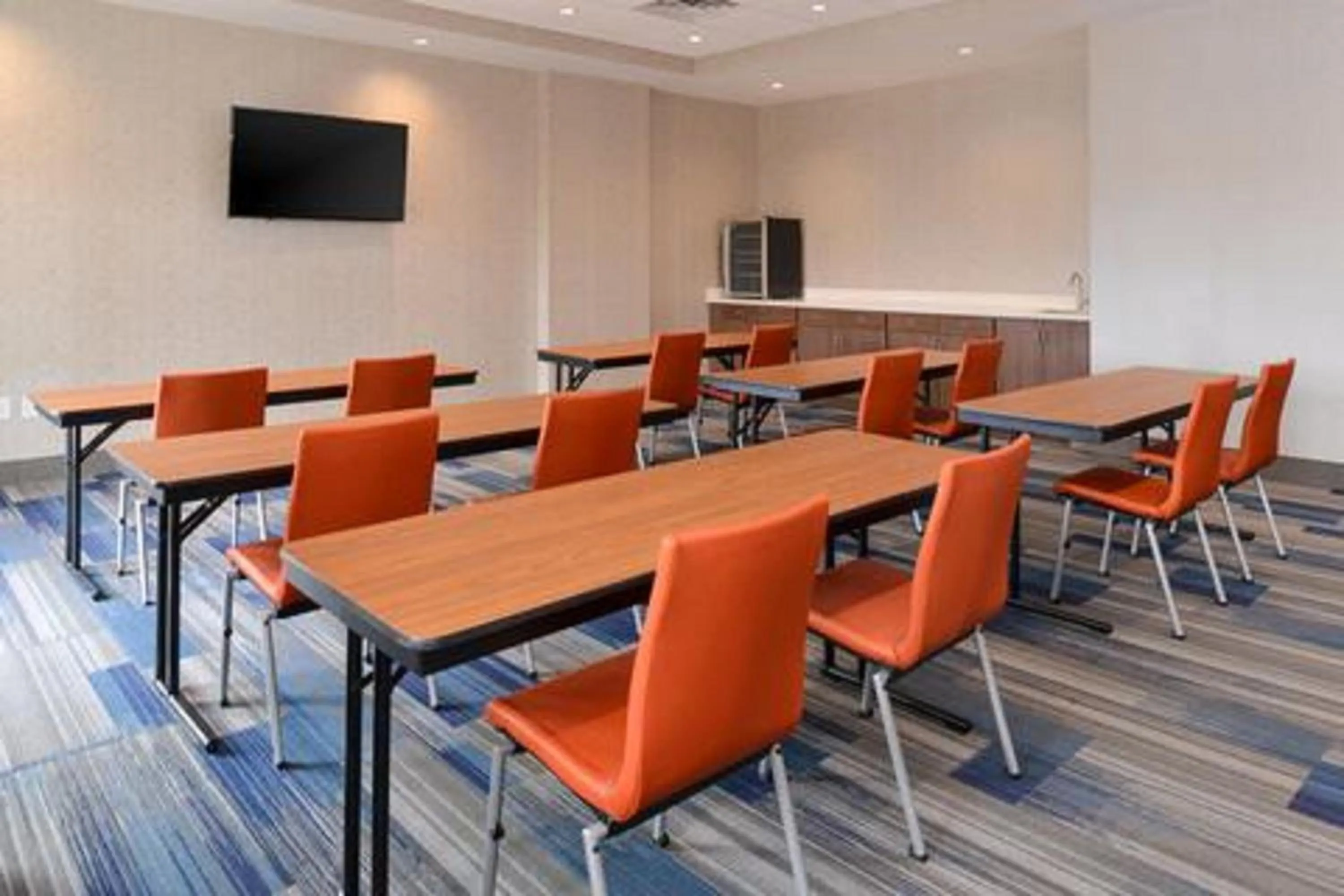 Meeting/conference room in Holiday Inn Express & Suites Gainesville - Lake Lanier Area by IHG