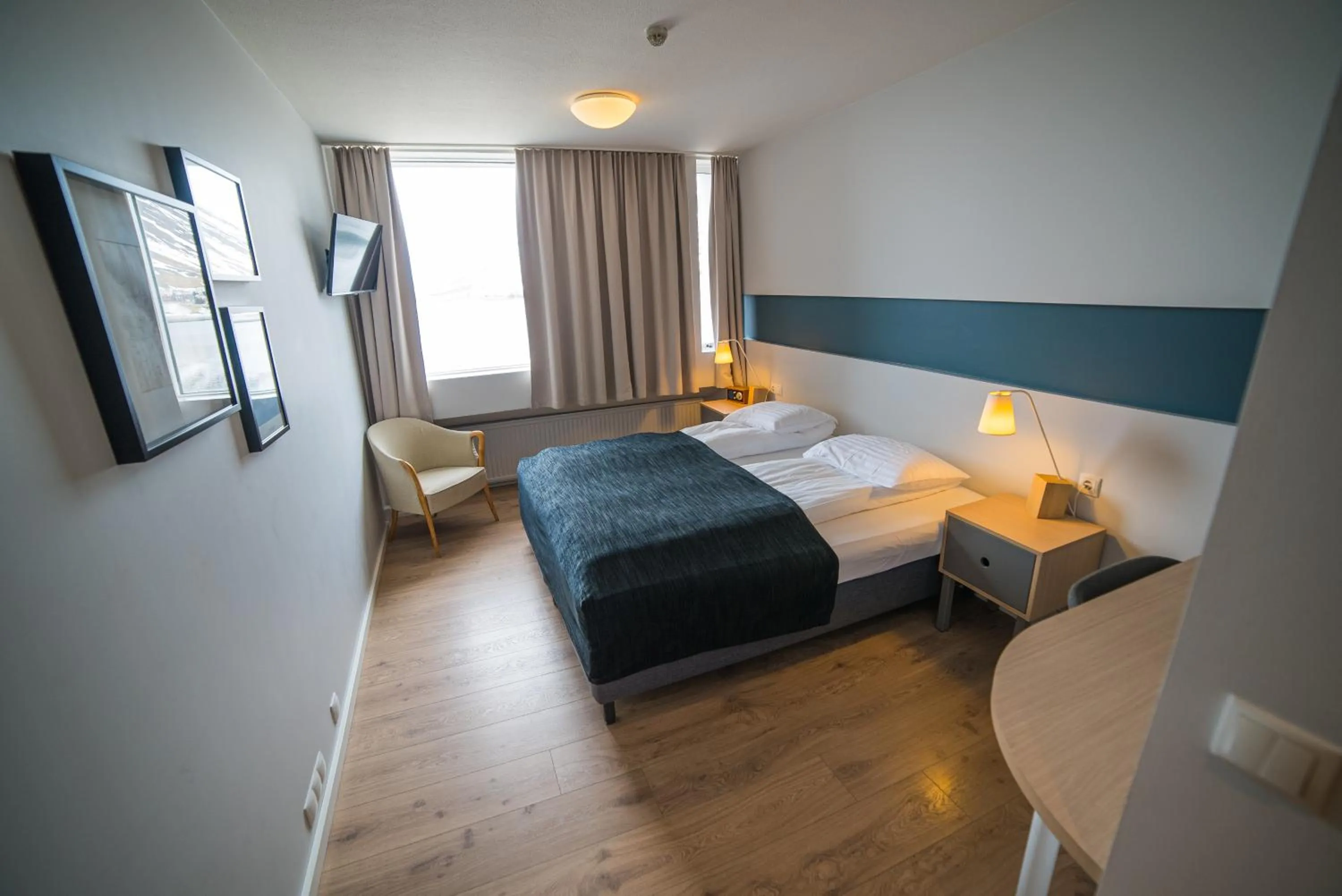 Property building, Bed in Hotel Isafjördur - Torg