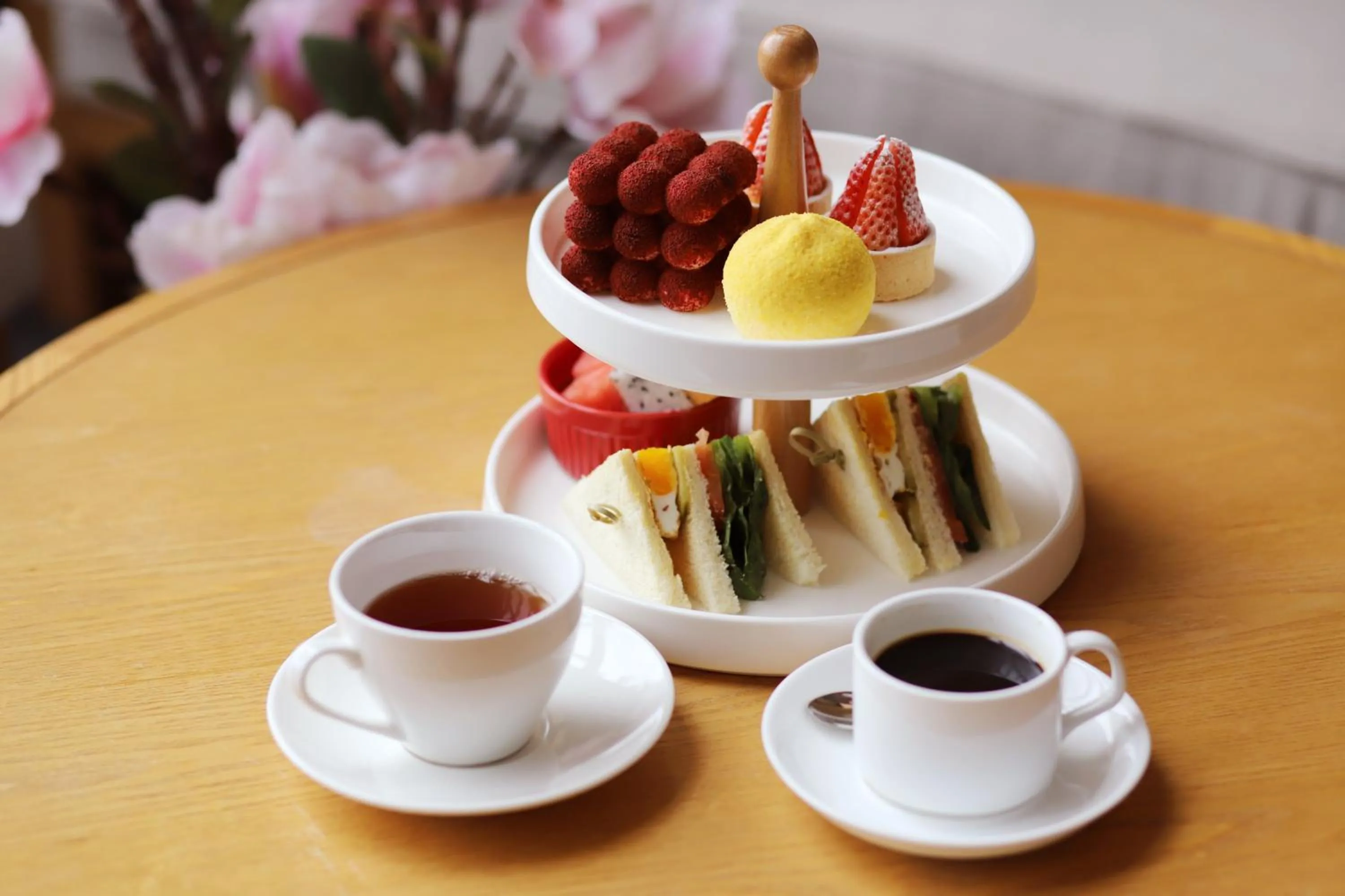 Lounge or bar in Crowne Plaza Nanchang Wanli by IHG