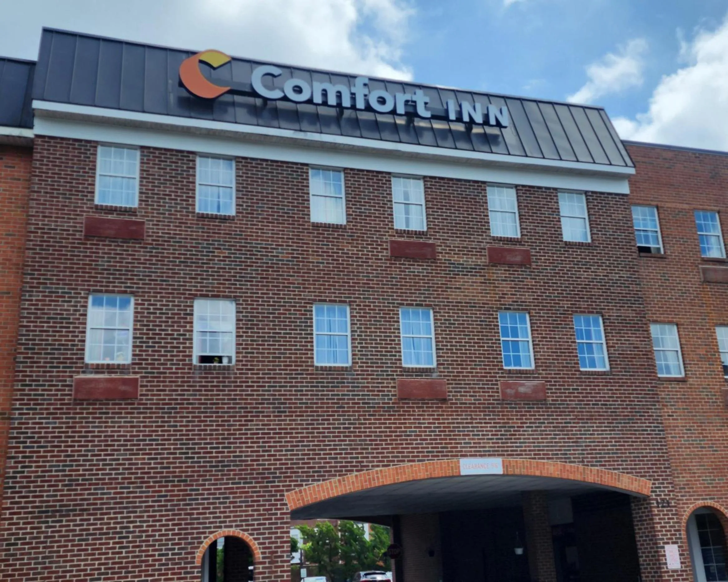 Logo/Certificate/Sign in Comfort Inn Ballston