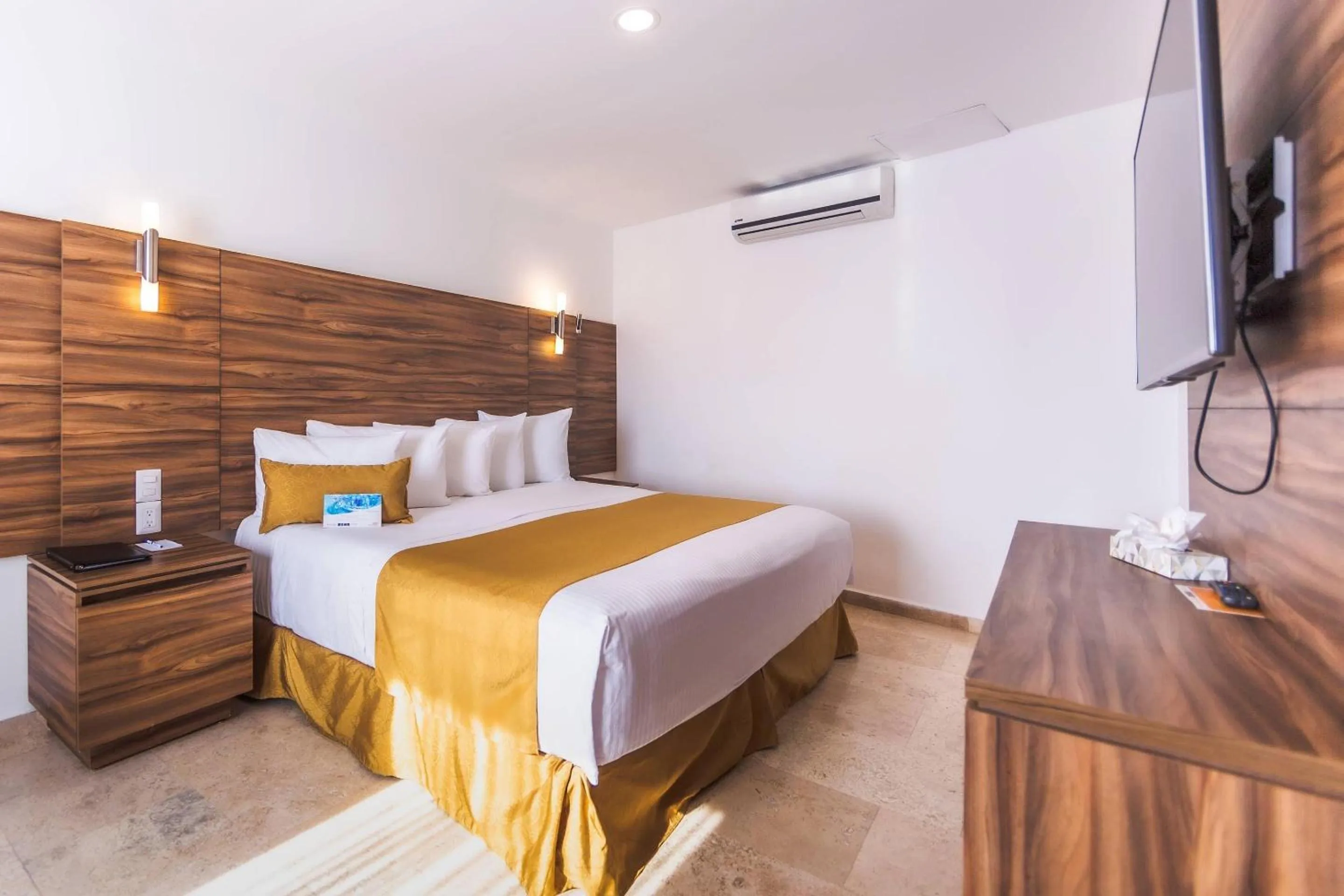 Bedroom, Bed in Comfort Inn Queretaro Tecnologico