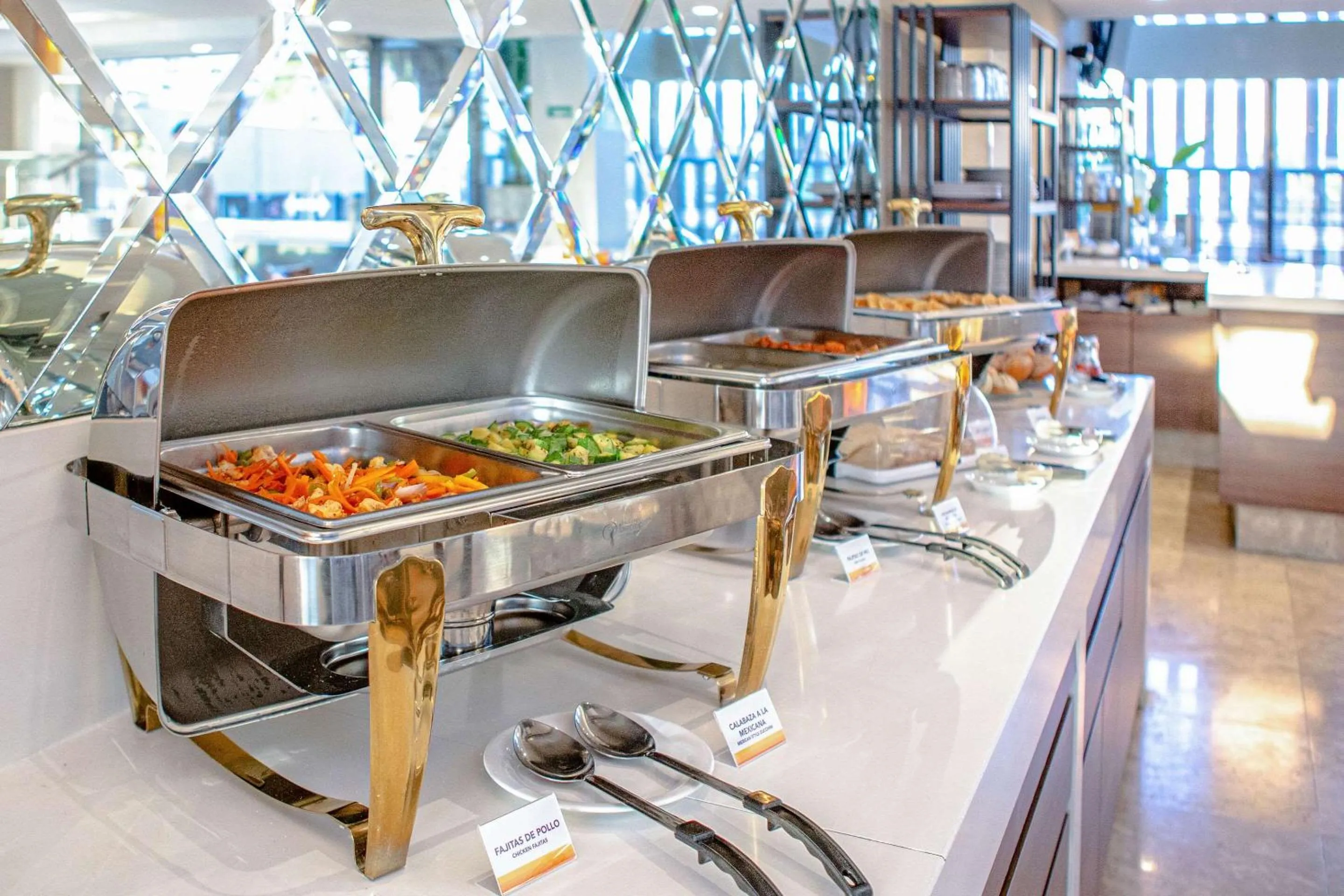 Restaurant/places to eat in Hotel Cayala Inn