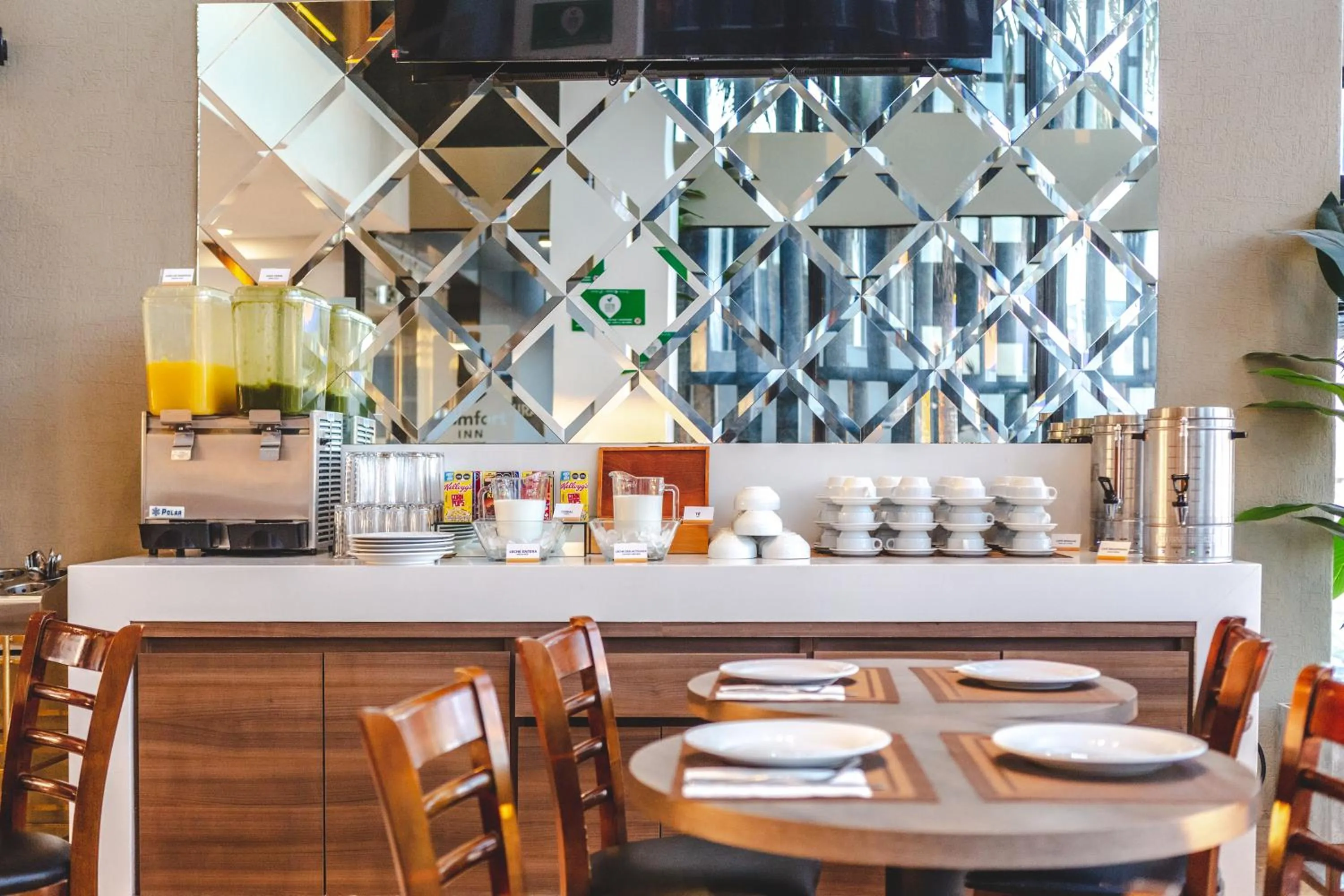 Restaurant/places to eat in Comfort Inn Queretaro Tecnologico