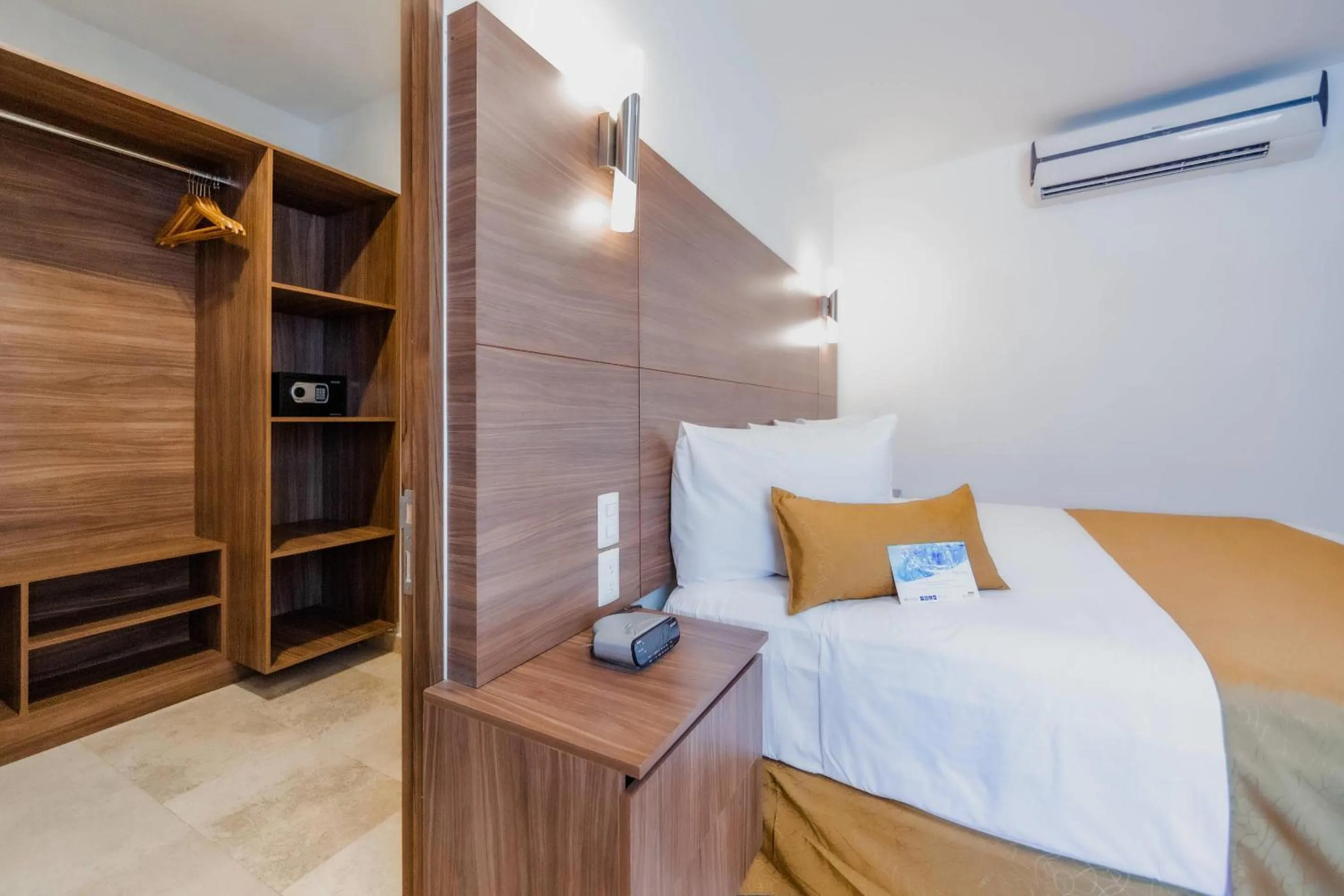 Bedroom, Bed in Comfort Inn Queretaro Tecnologico