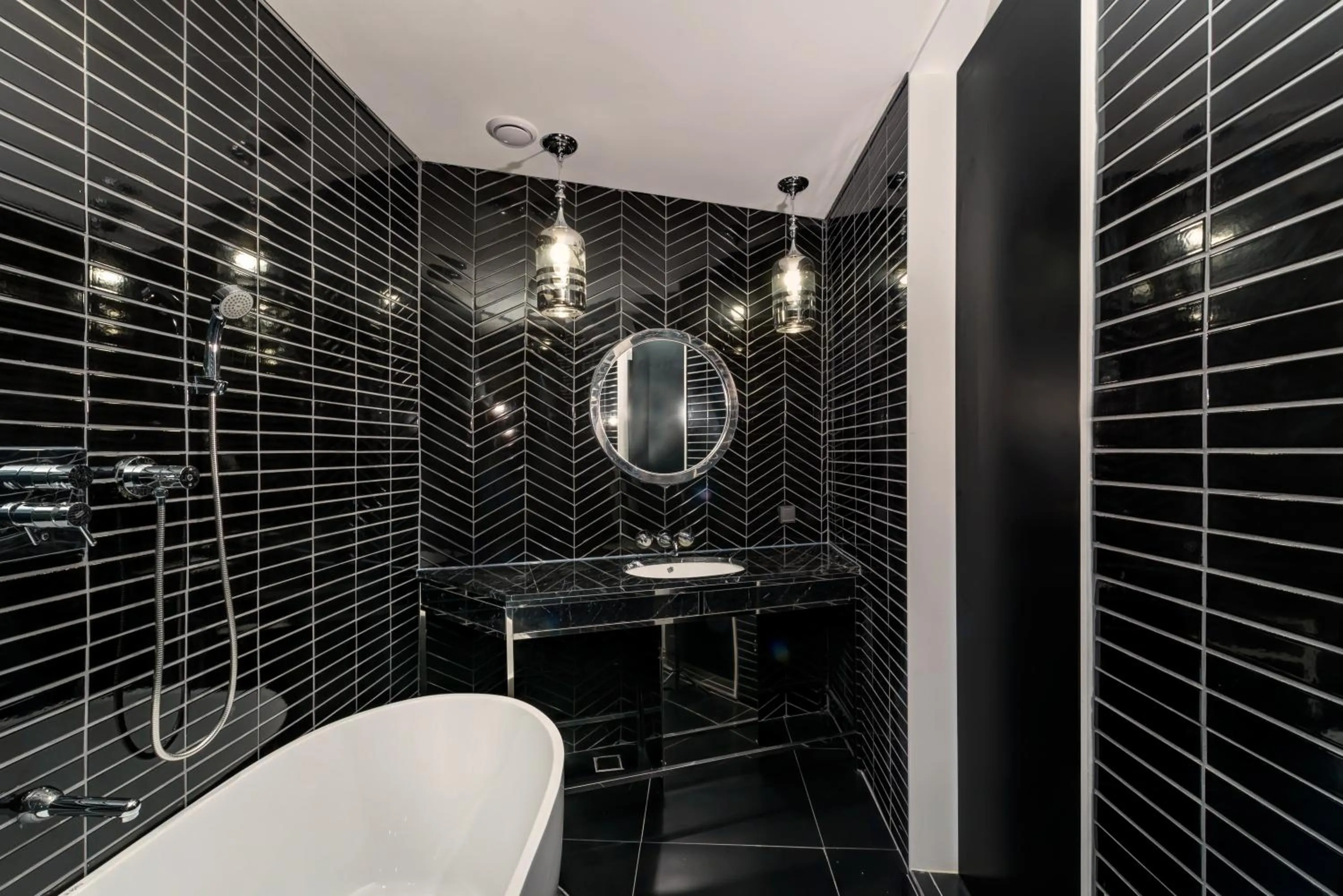 Shower in Hotel The Designers DDP