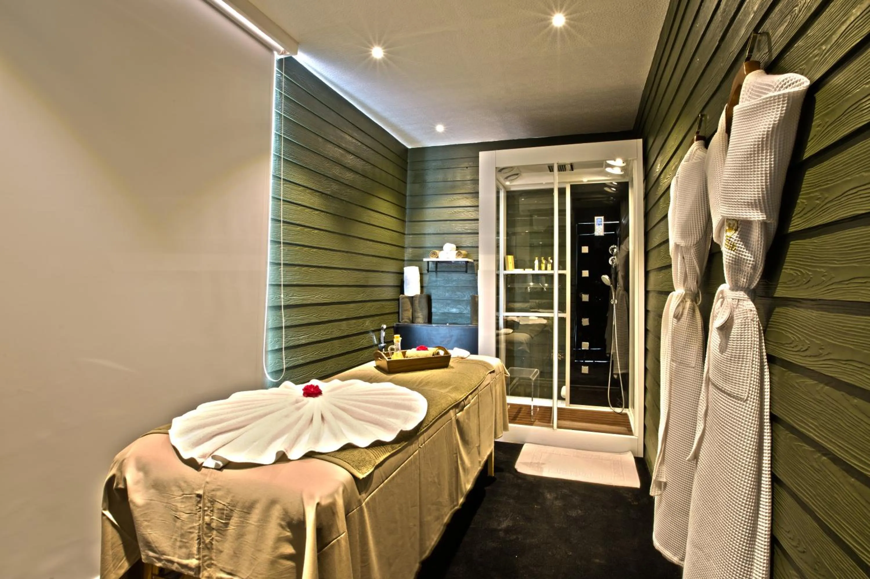 Massage, Bed in DATA Resort by Della Adventure