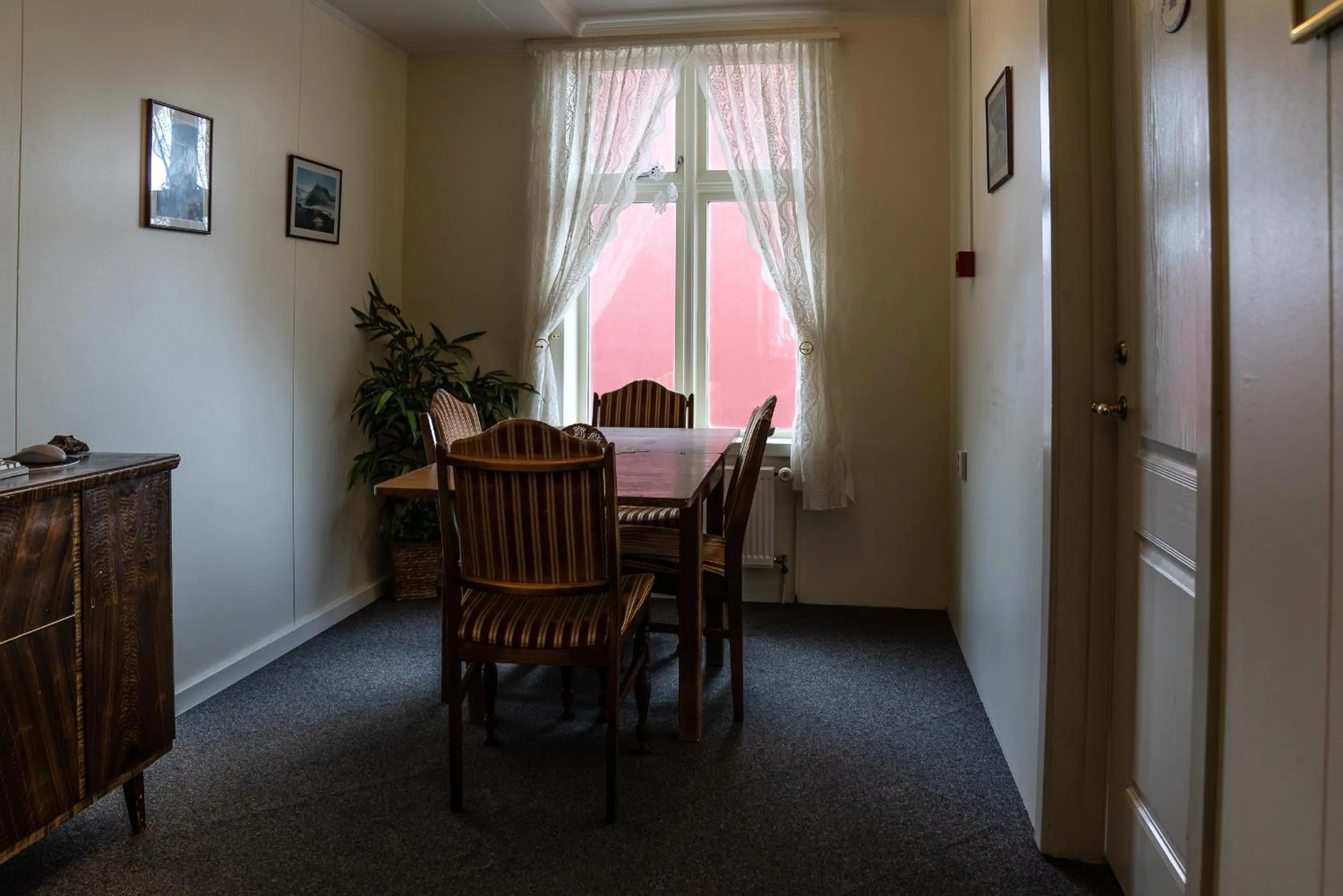 Communal lounge/ TV room in Guesthouse Gamla