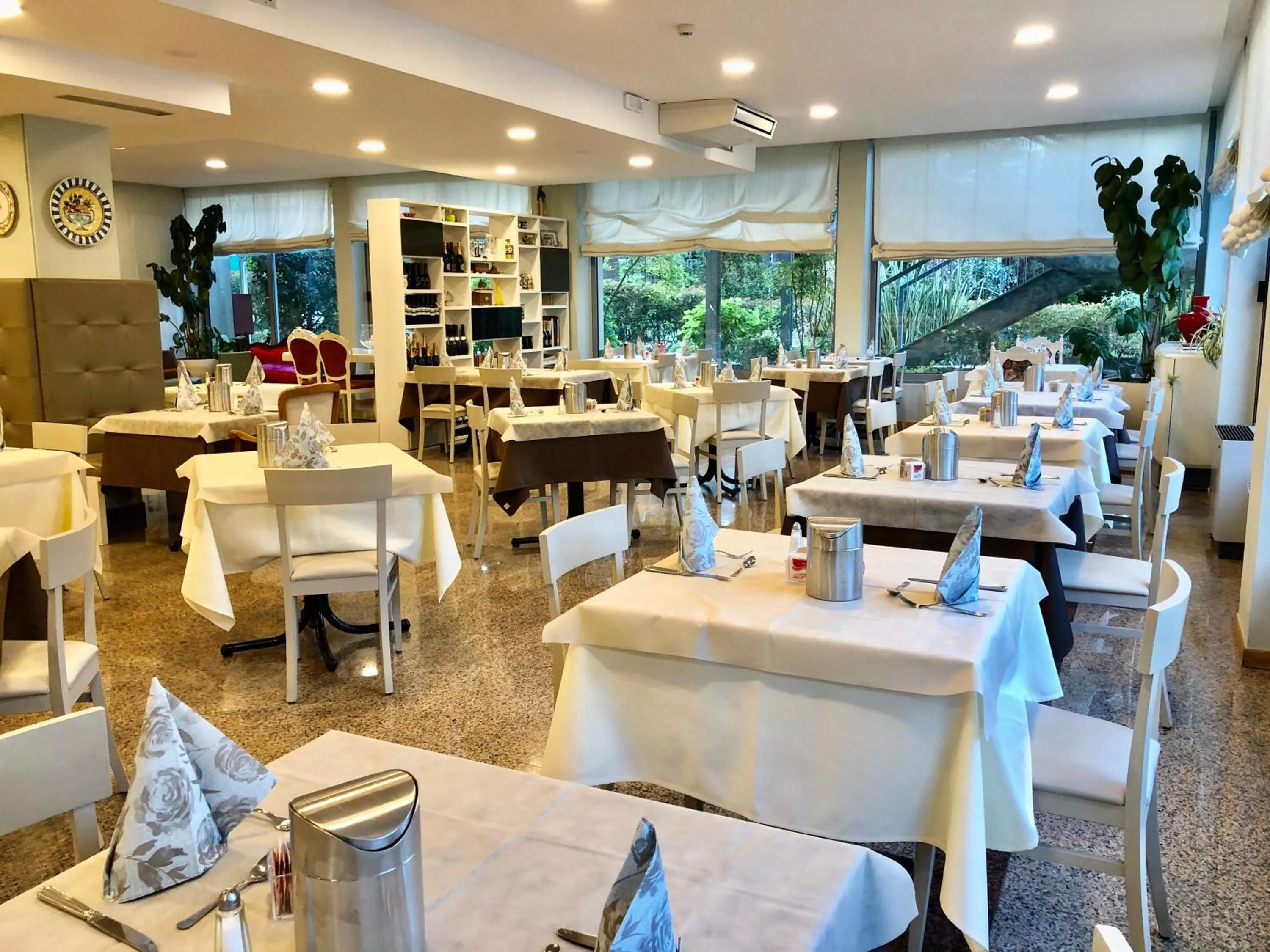 Restaurant/places to eat in Hotel Alfieri