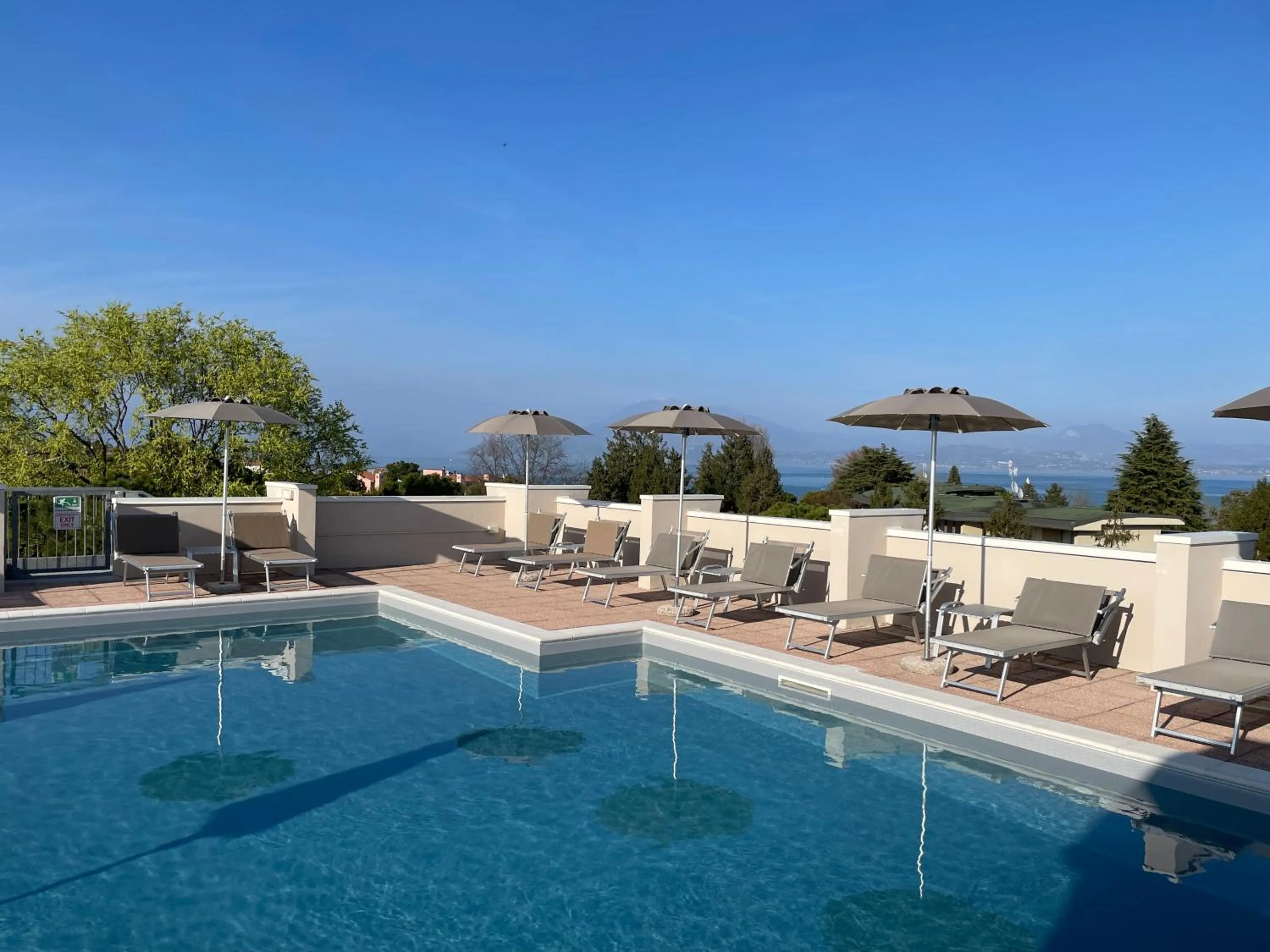 Swimming pool in Hotel Alfieri