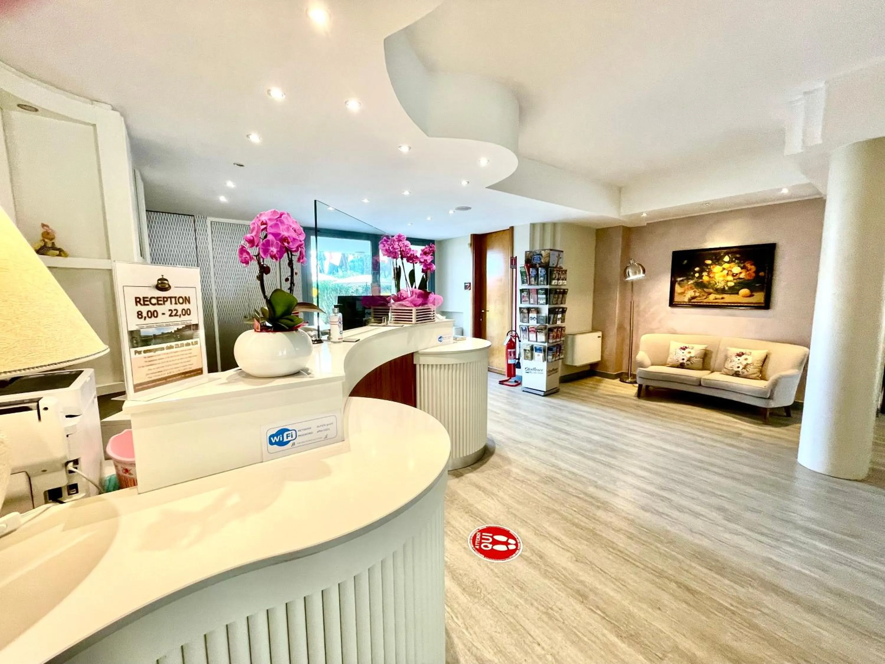 Lobby or reception in Hotel Alfieri