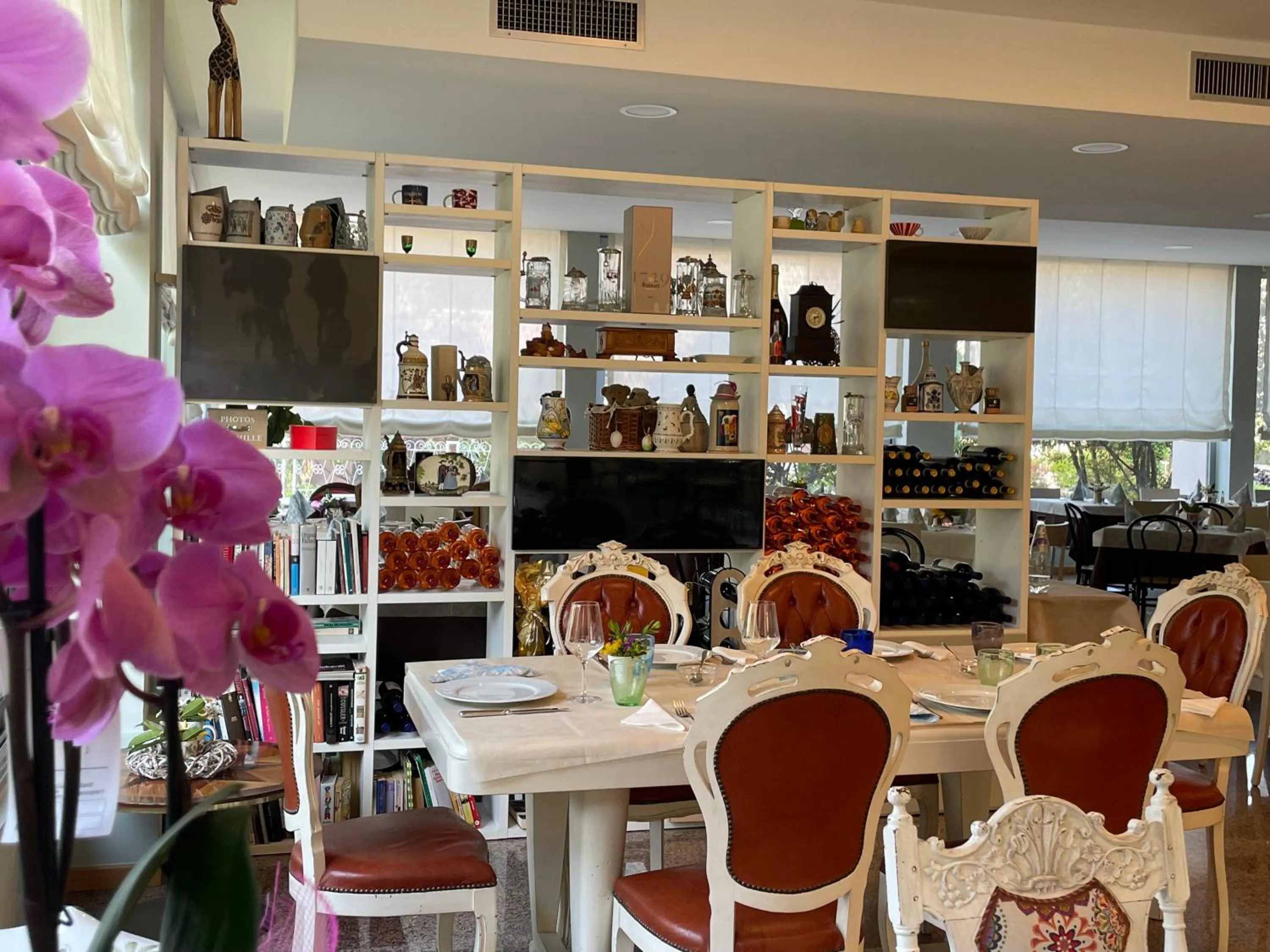 Restaurant/places to eat in Hotel Alfieri