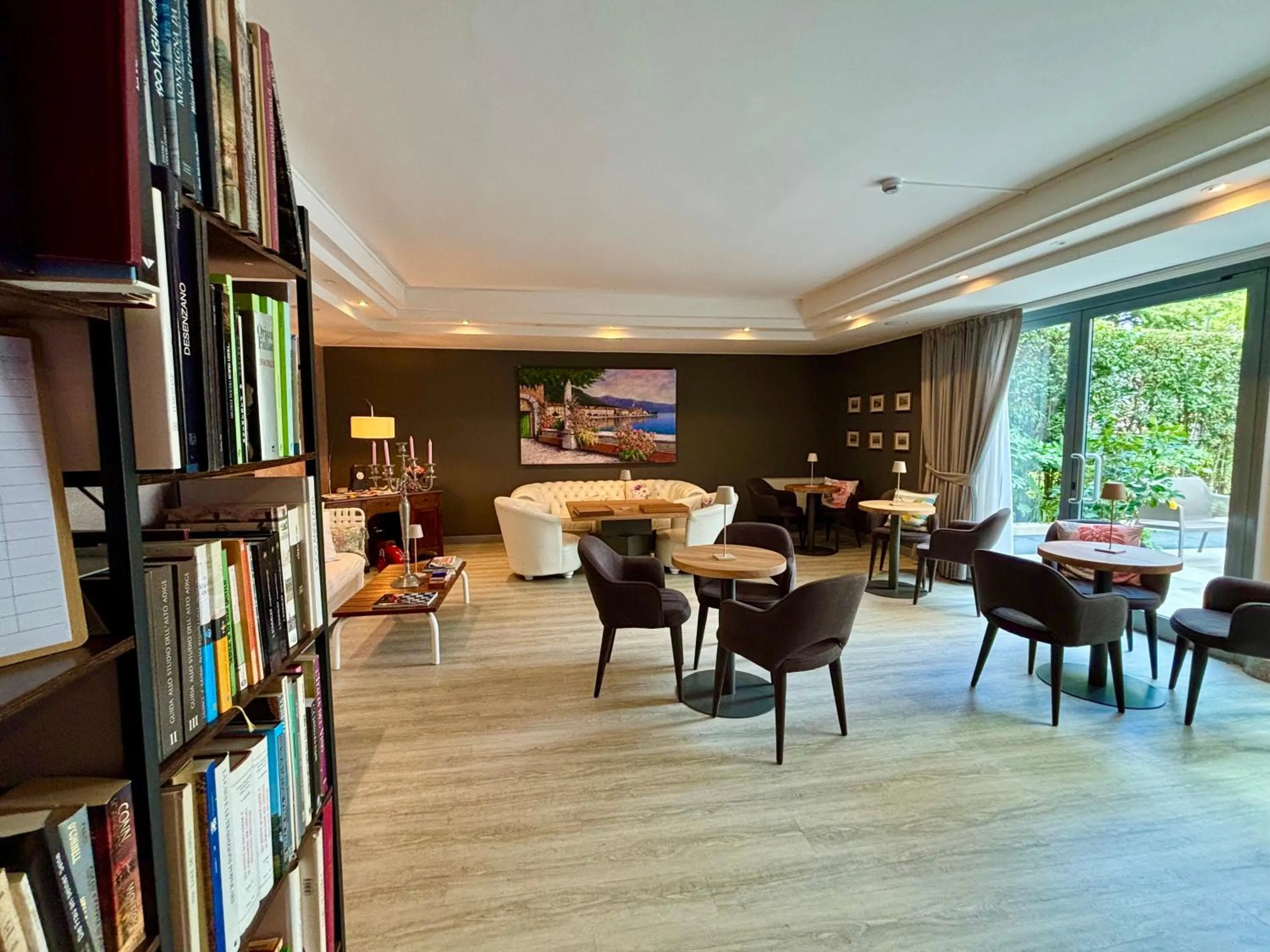 Lounge or bar in Hotel Alfieri