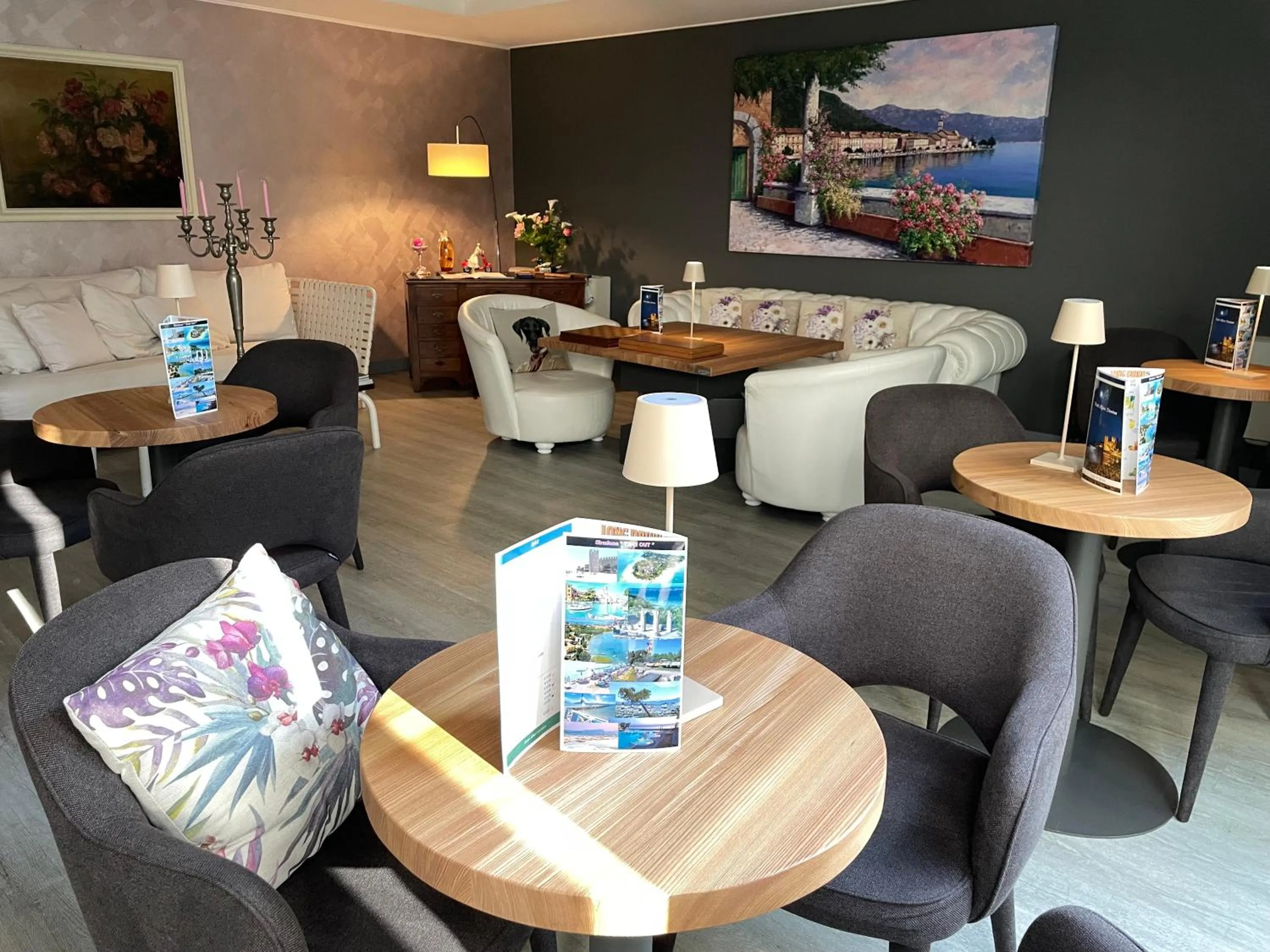 Lounge or bar in Hotel Alfieri