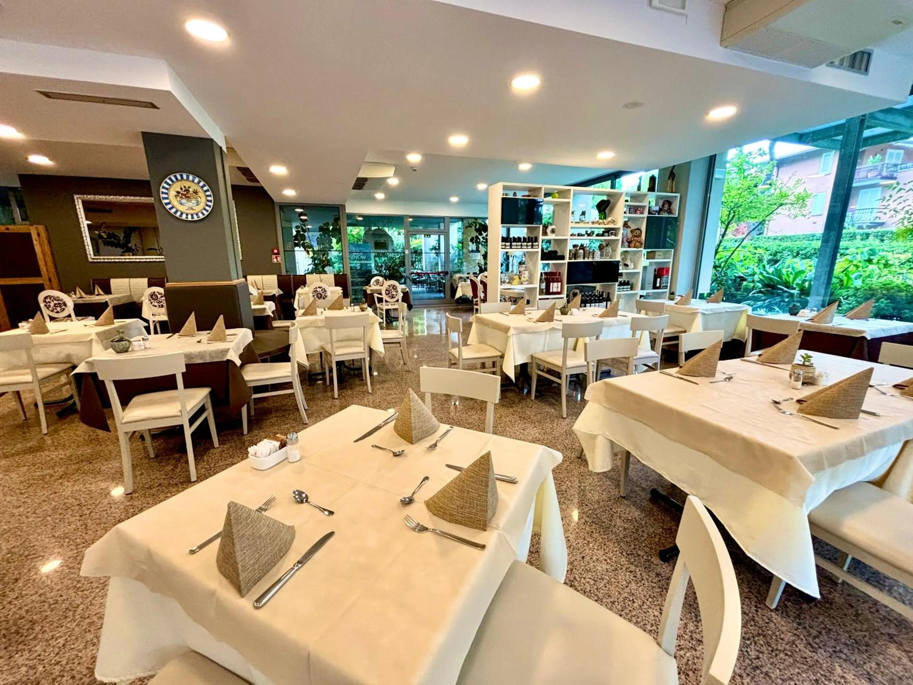 Restaurant/places to eat in Hotel Alfieri