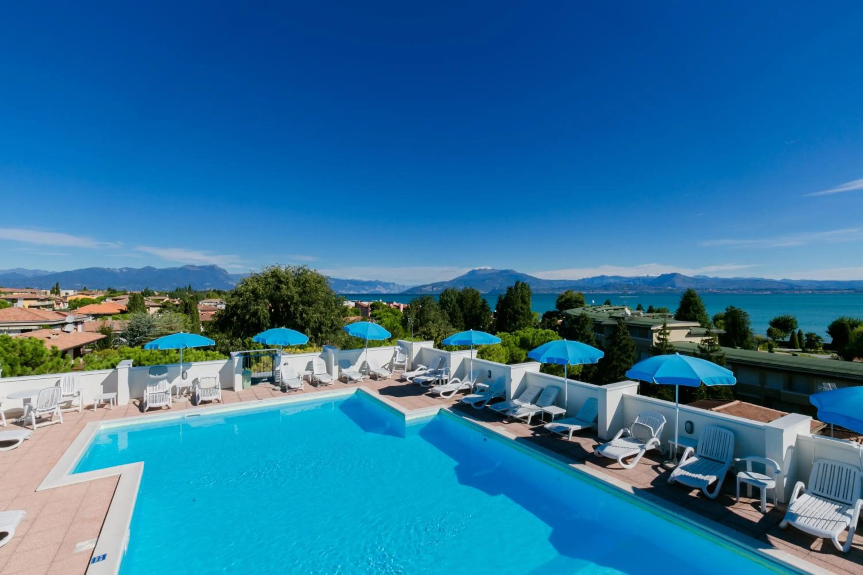 Swimming pool in Hotel Alfieri