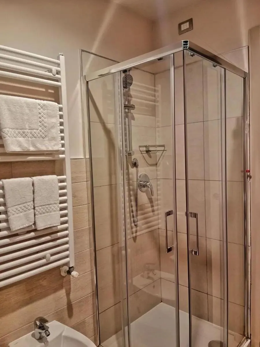 Shower in Relais Totì BeB bed e breakfast